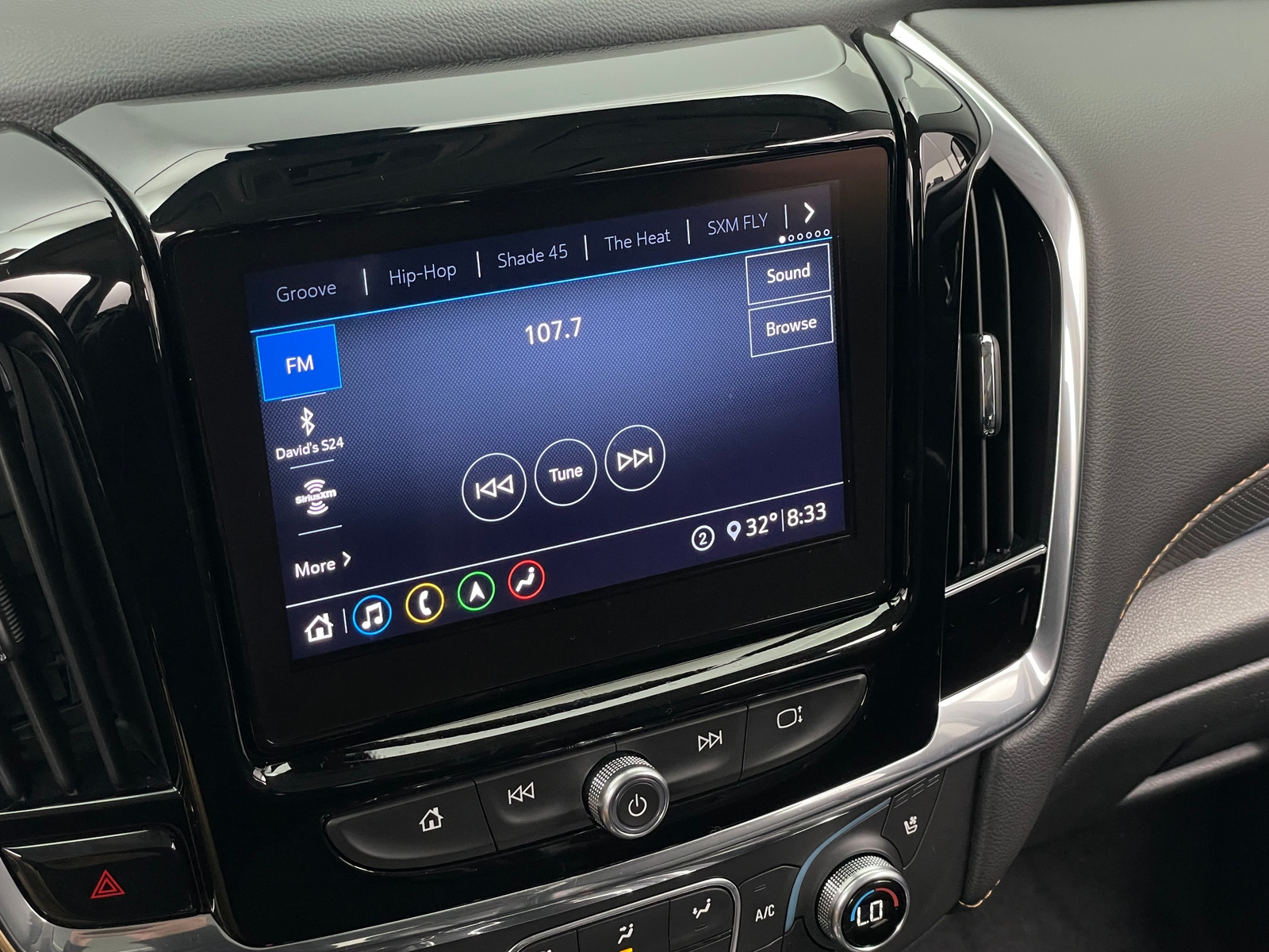 Thumbnail: 2020 Chevrolet Traverse - 3