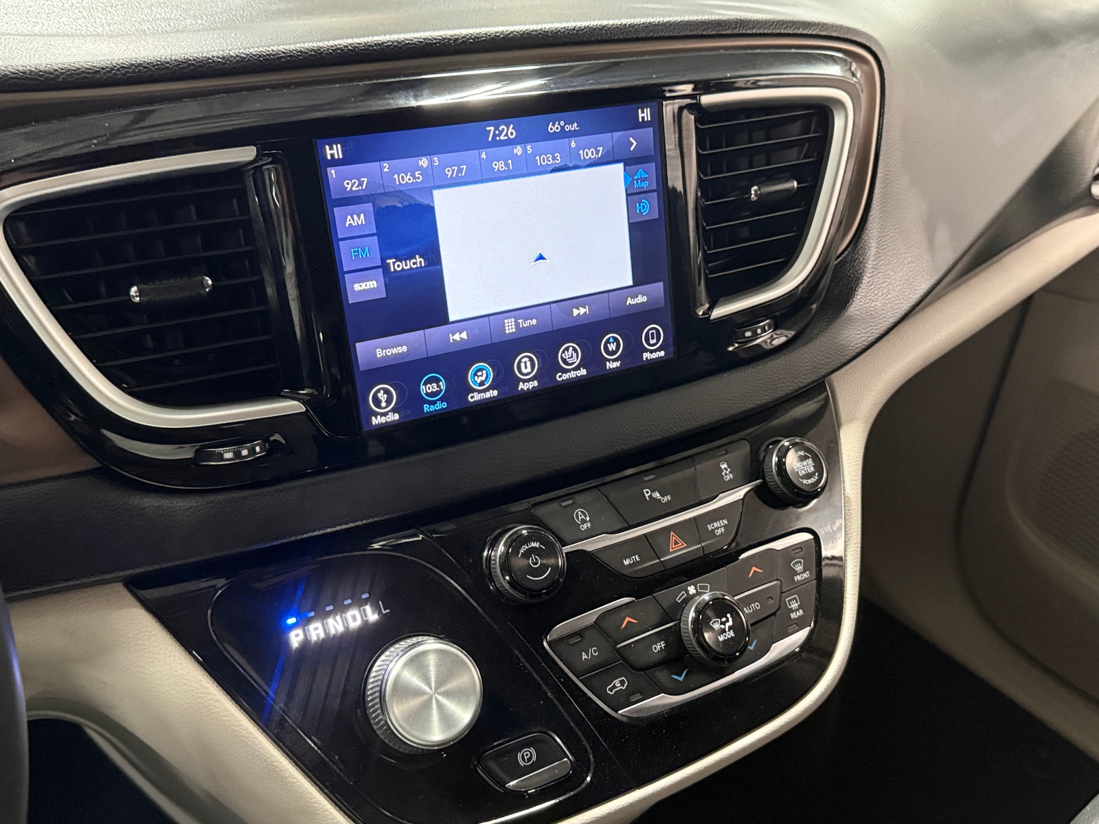 Thumbnail: 2018 Chrysler Pacifica - 3