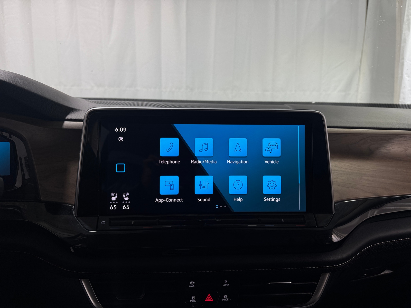 Thumbnail: 2025 Volkswagen Atlas - 3