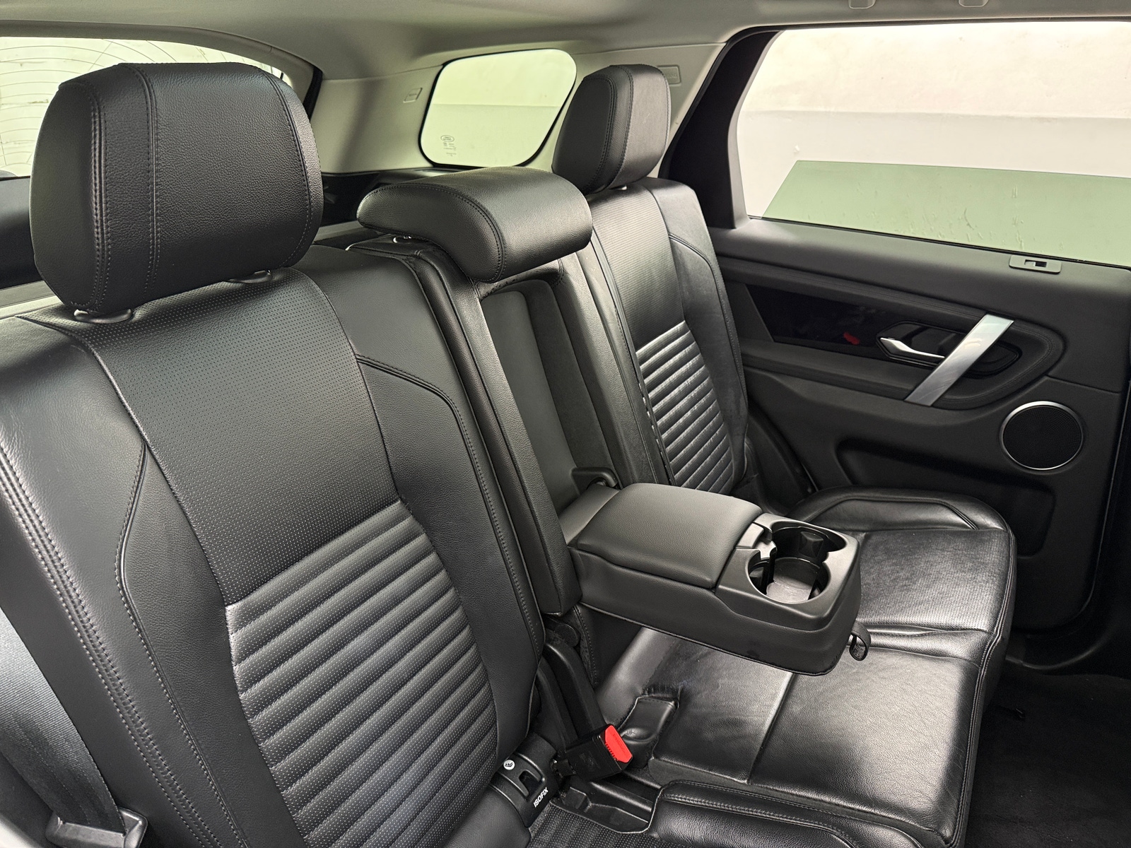 Thumbnail: 2020 Land Rover Discovery Sport - 5