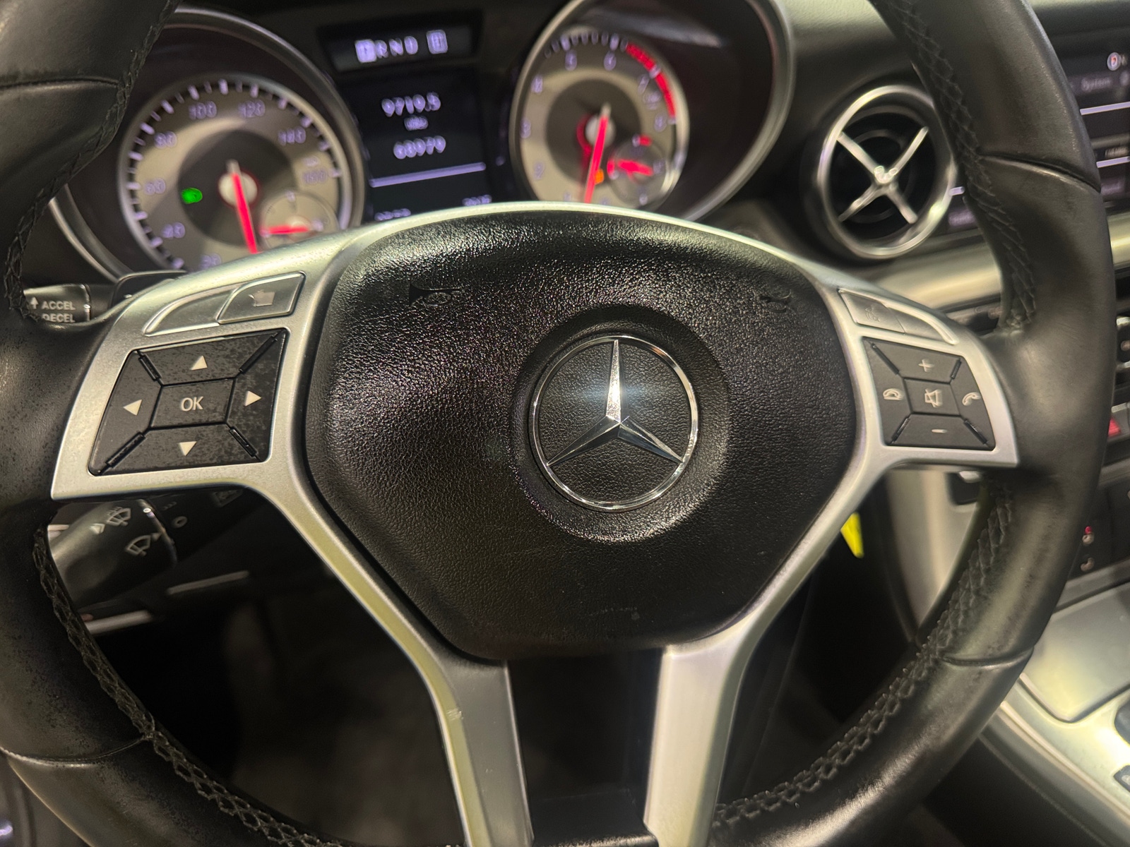 Thumbnail: 2012 Mercedes-Benz SLK - 4