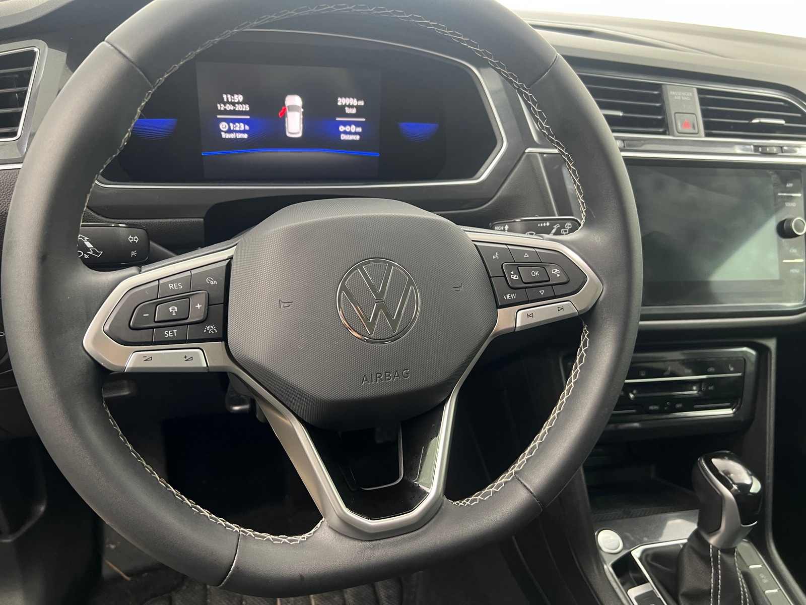 Thumbnail: 2022 Volkswagen Tiguan - 4
