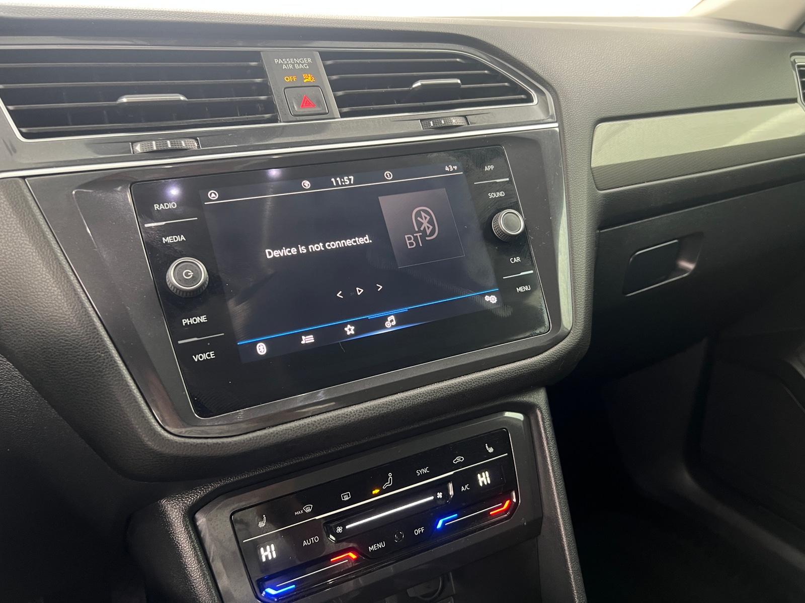 Thumbnail: 2022 Volkswagen Tiguan - 3