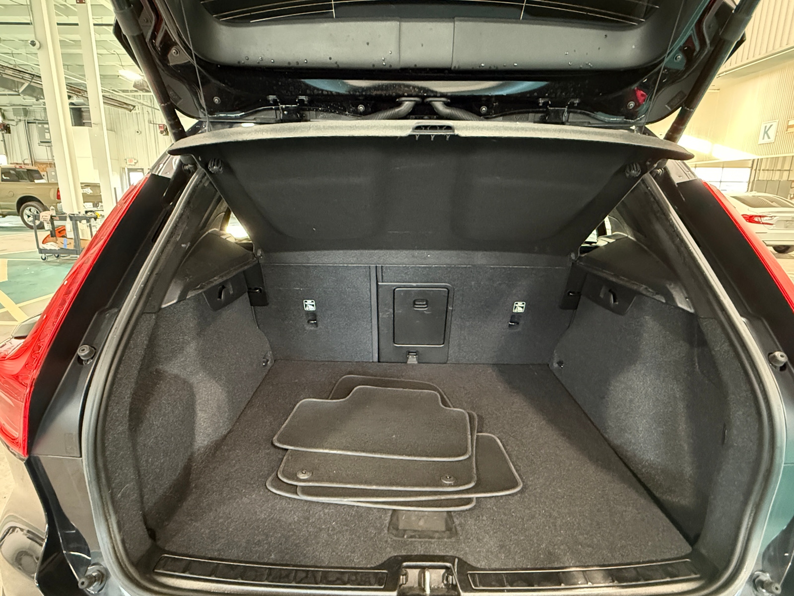 Thumbnail: 2024 Volvo XC40 - 7