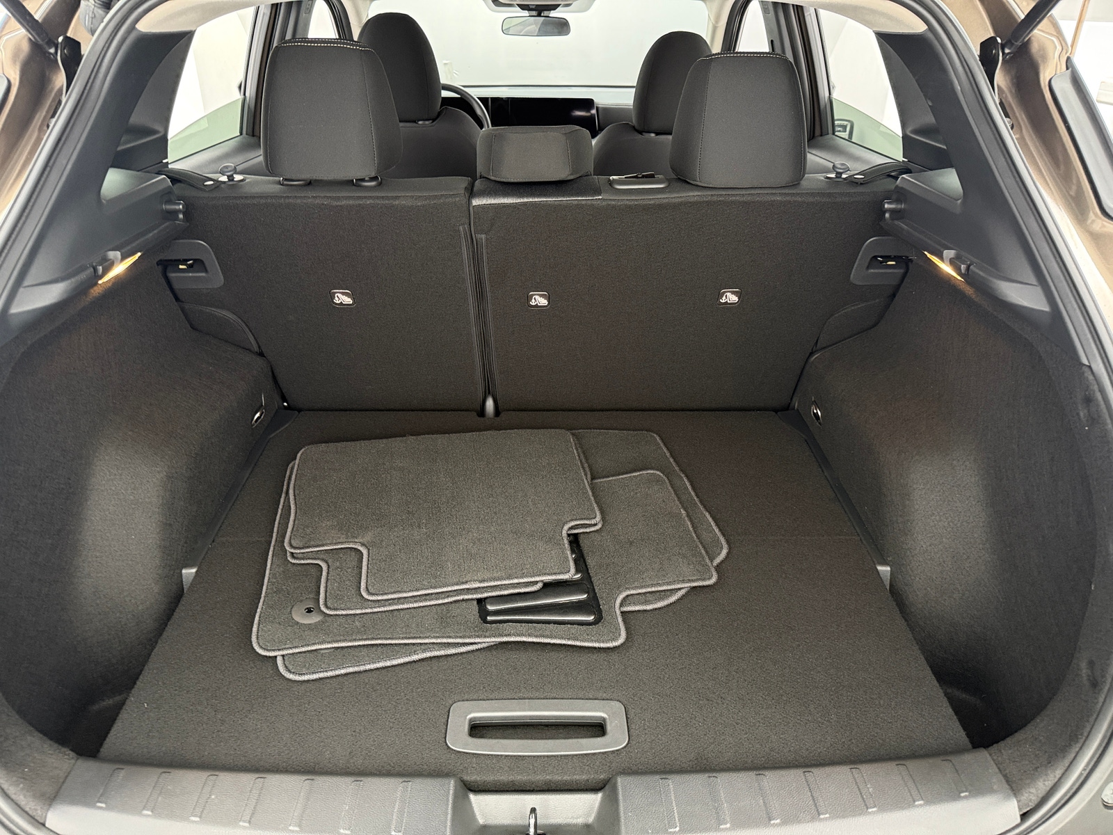 Thumbnail: 2025 Nissan Kicks - 7