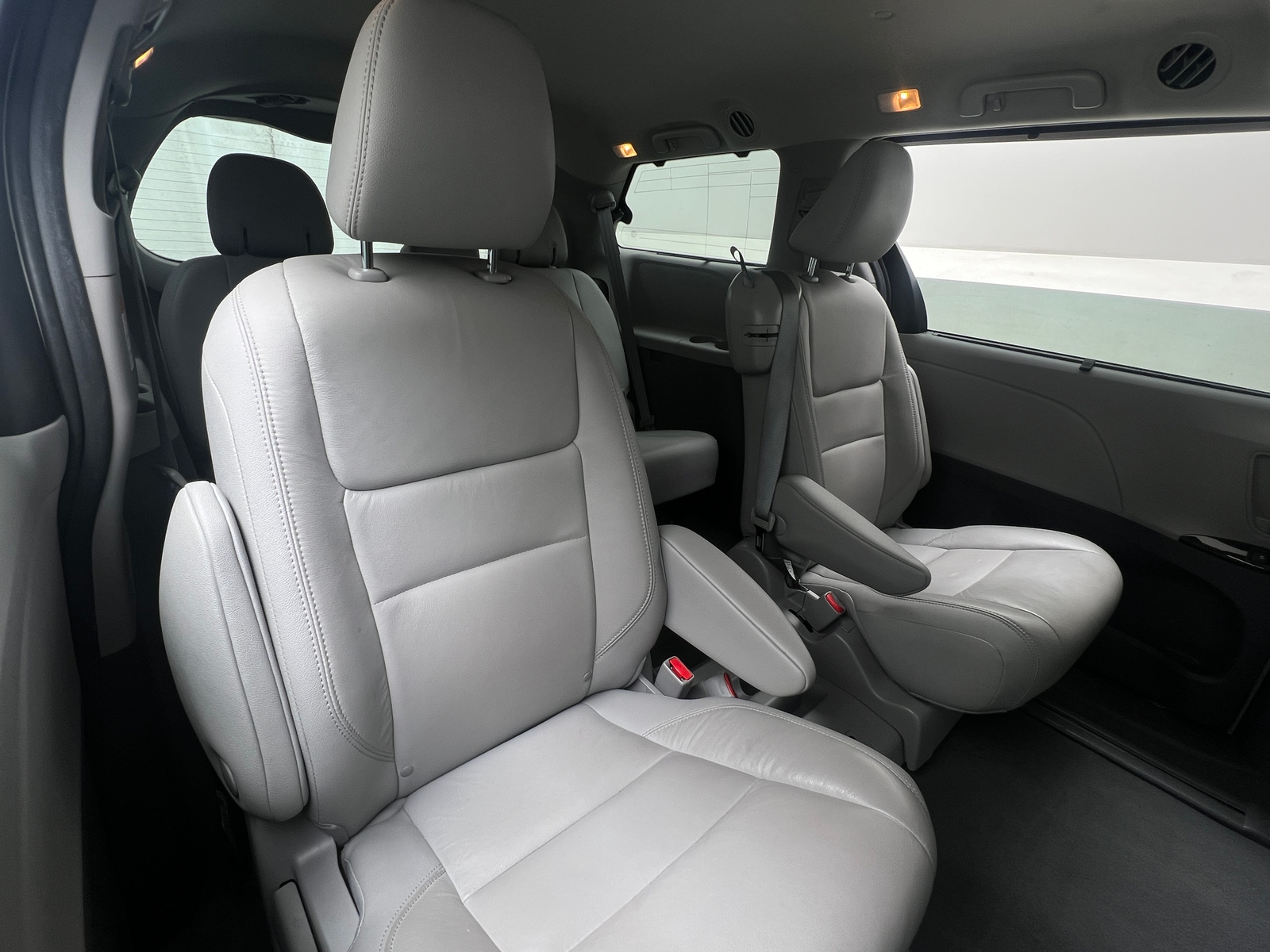 Thumbnail: 2020 Toyota Sienna - 5