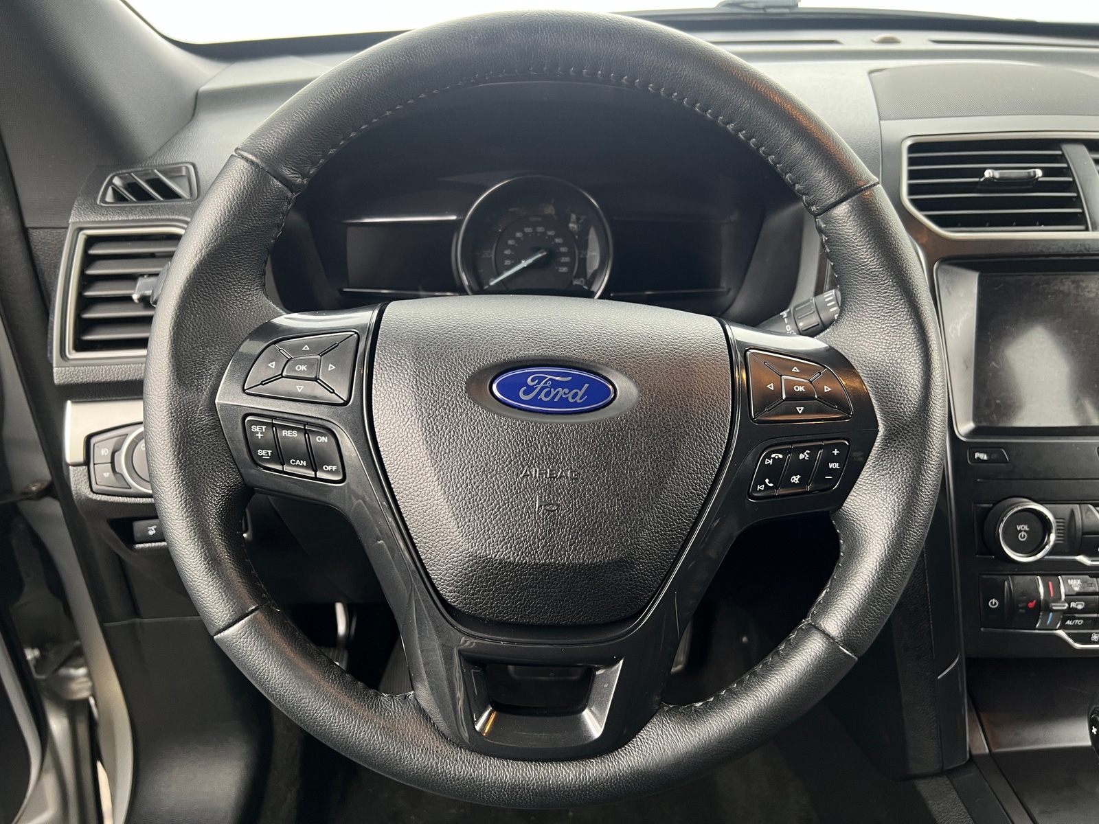 Thumbnail: 2019 Ford Explorer - 4