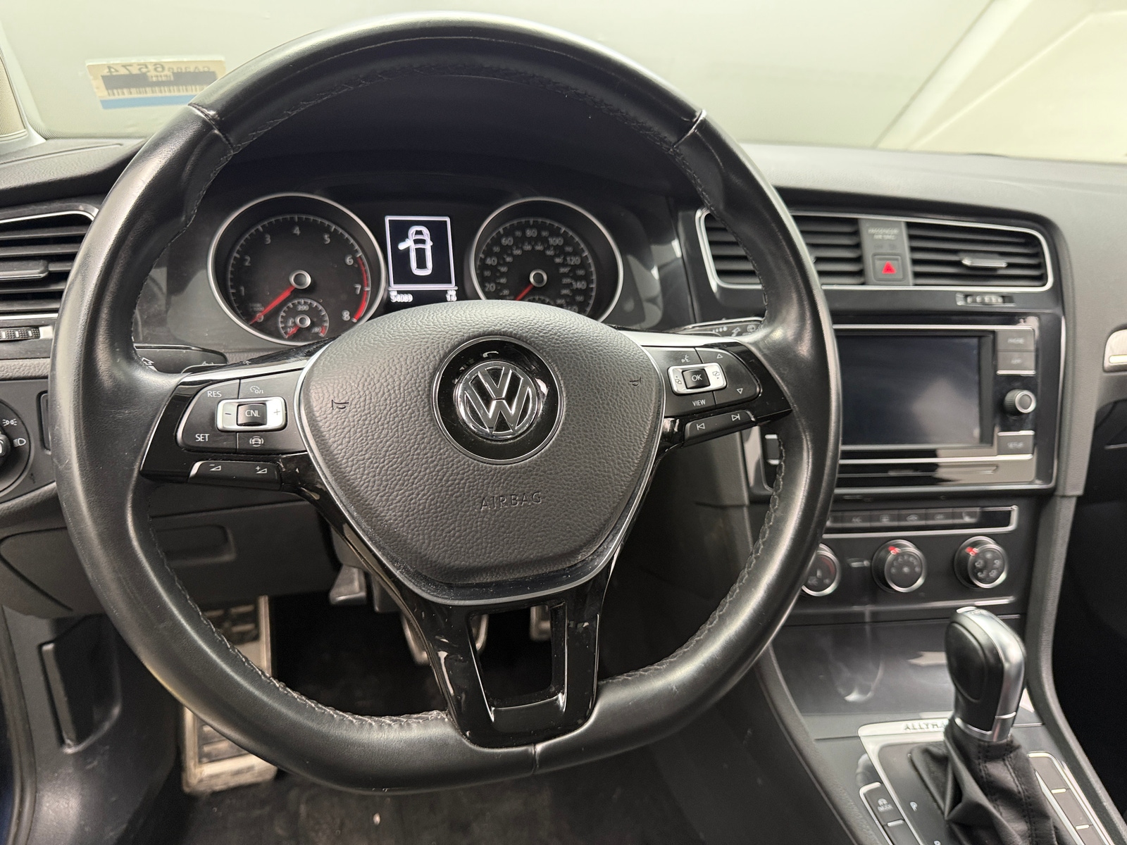 Thumbnail: 2019 Volkswagen Golf - 4