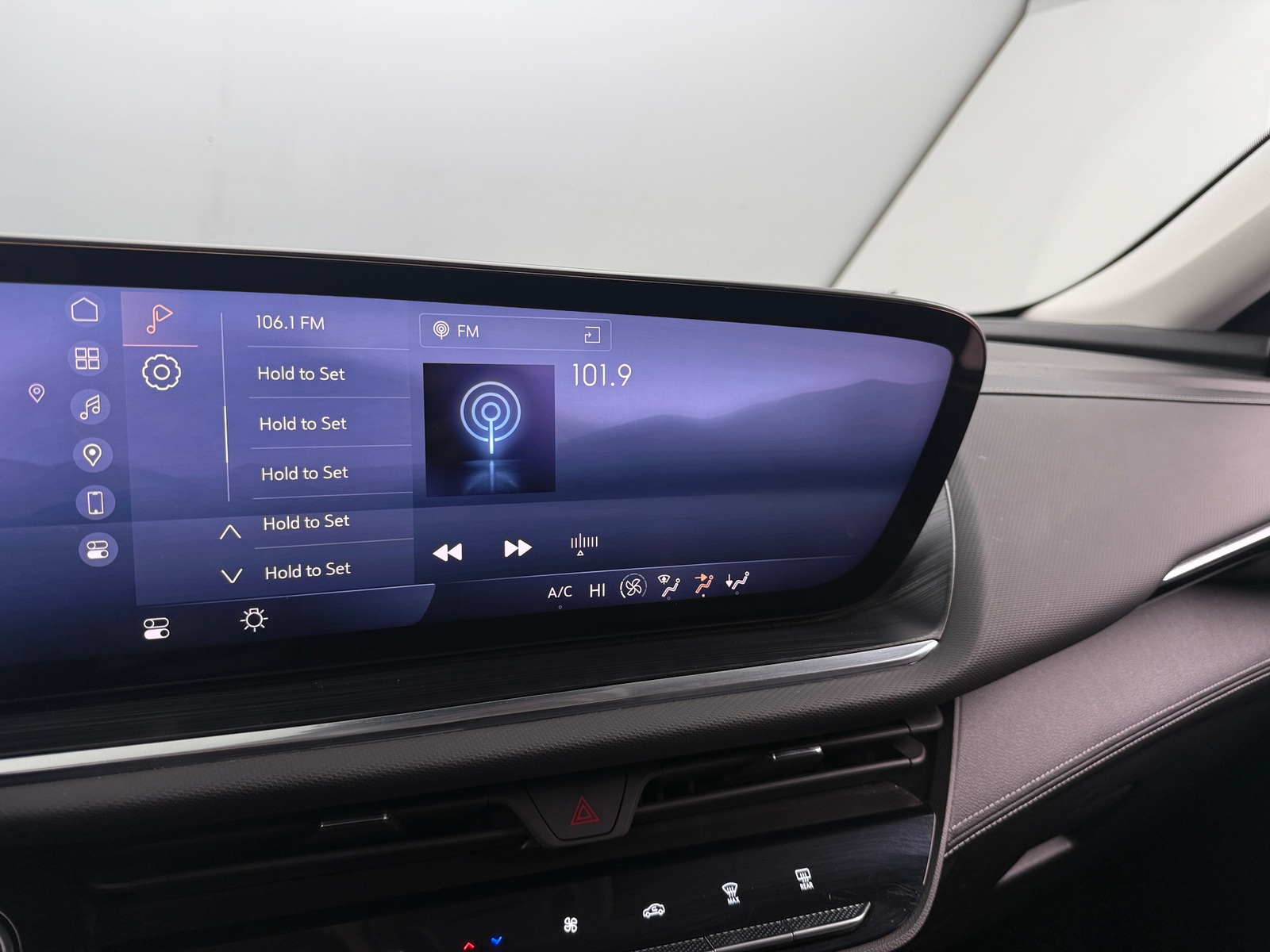 Thumbnail: 2024 Buick Envision - 3