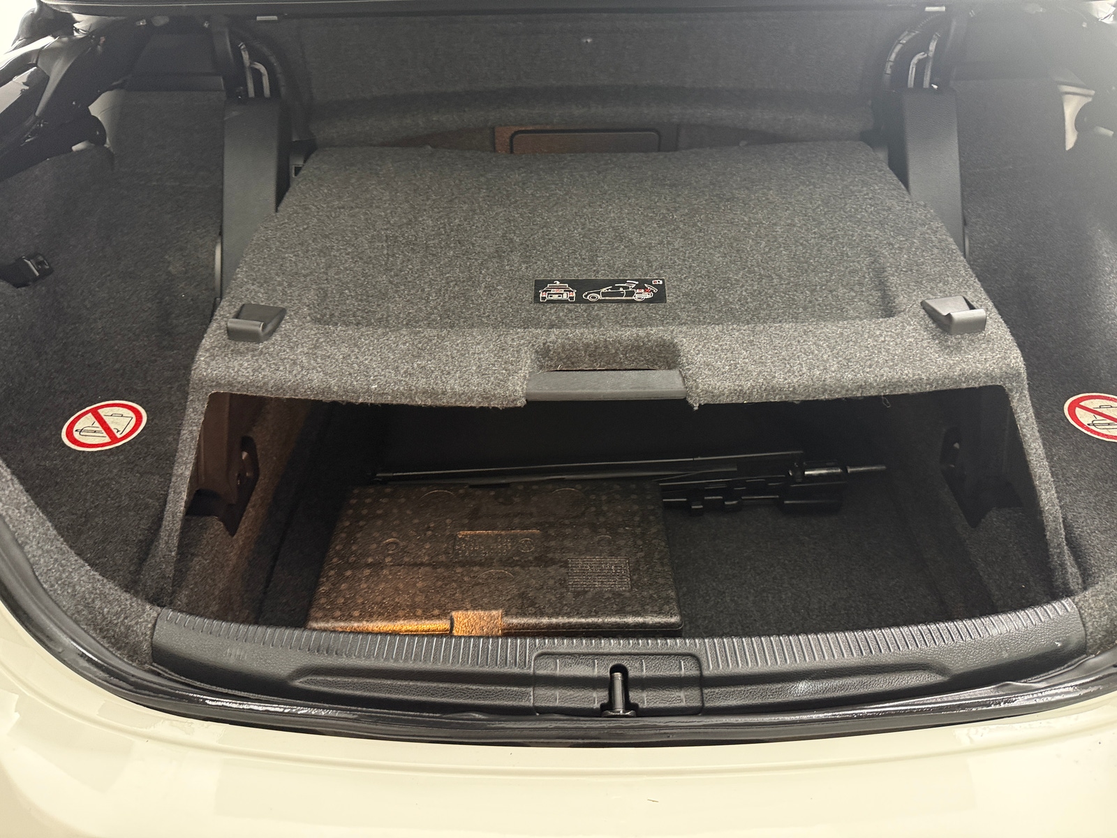 Thumbnail: 2012 Volkswagen Eos - 6