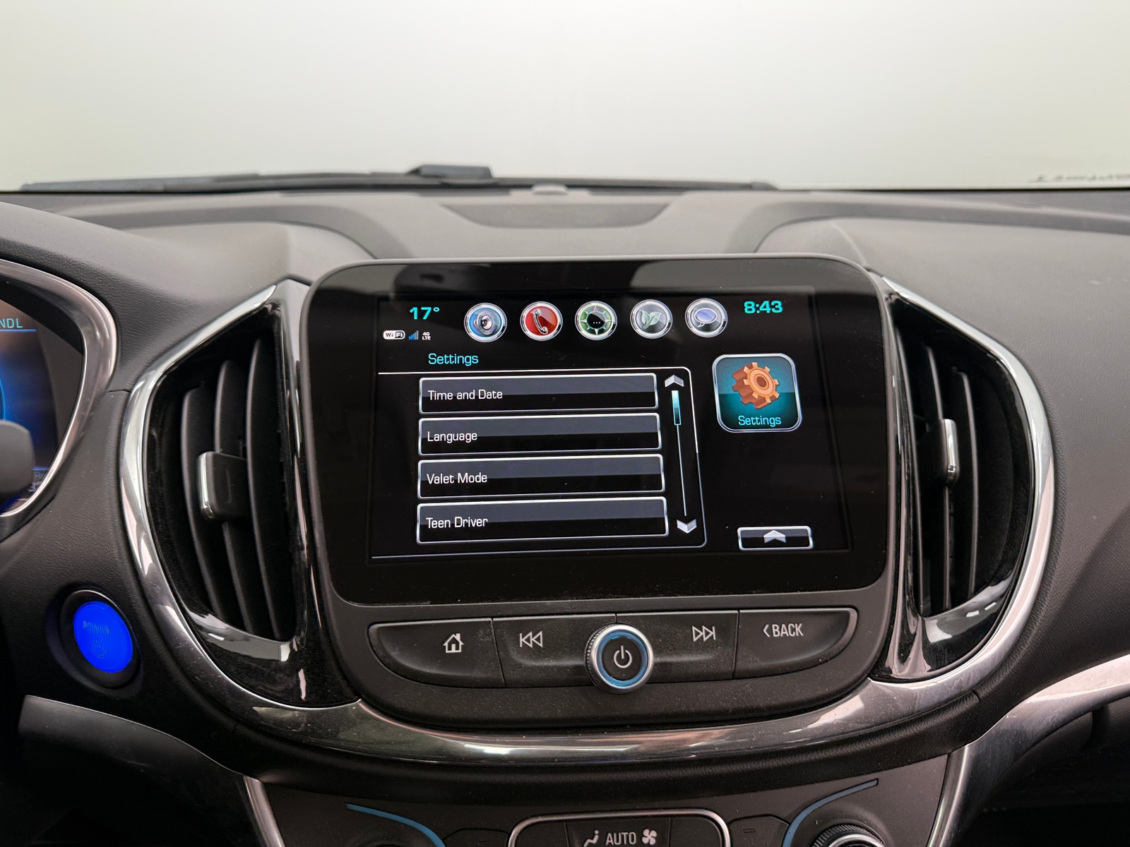 Thumbnail: 2018 Chevrolet Volt - 3