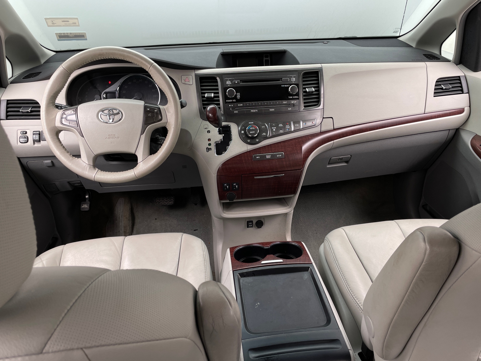 Thumbnail: 2011 Toyota Sienna - 2