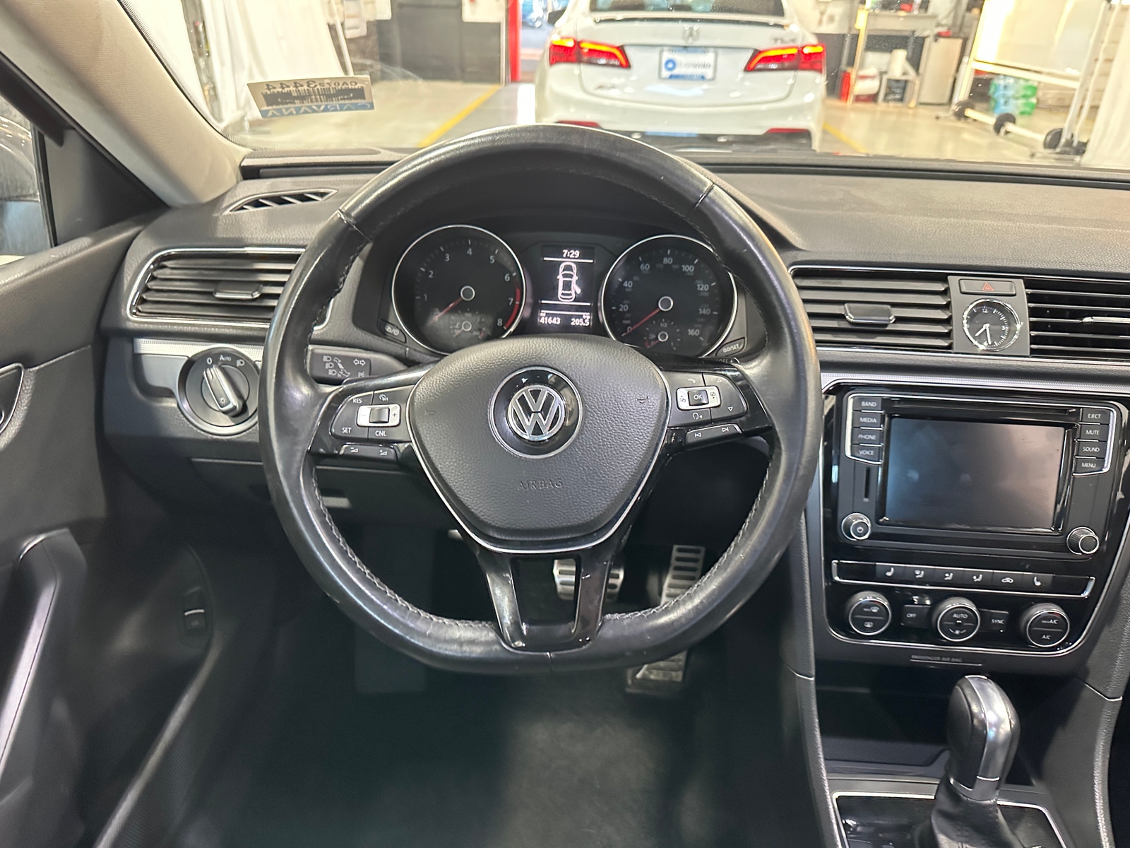 Thumbnail: 2017 Volkswagen Passat - 4