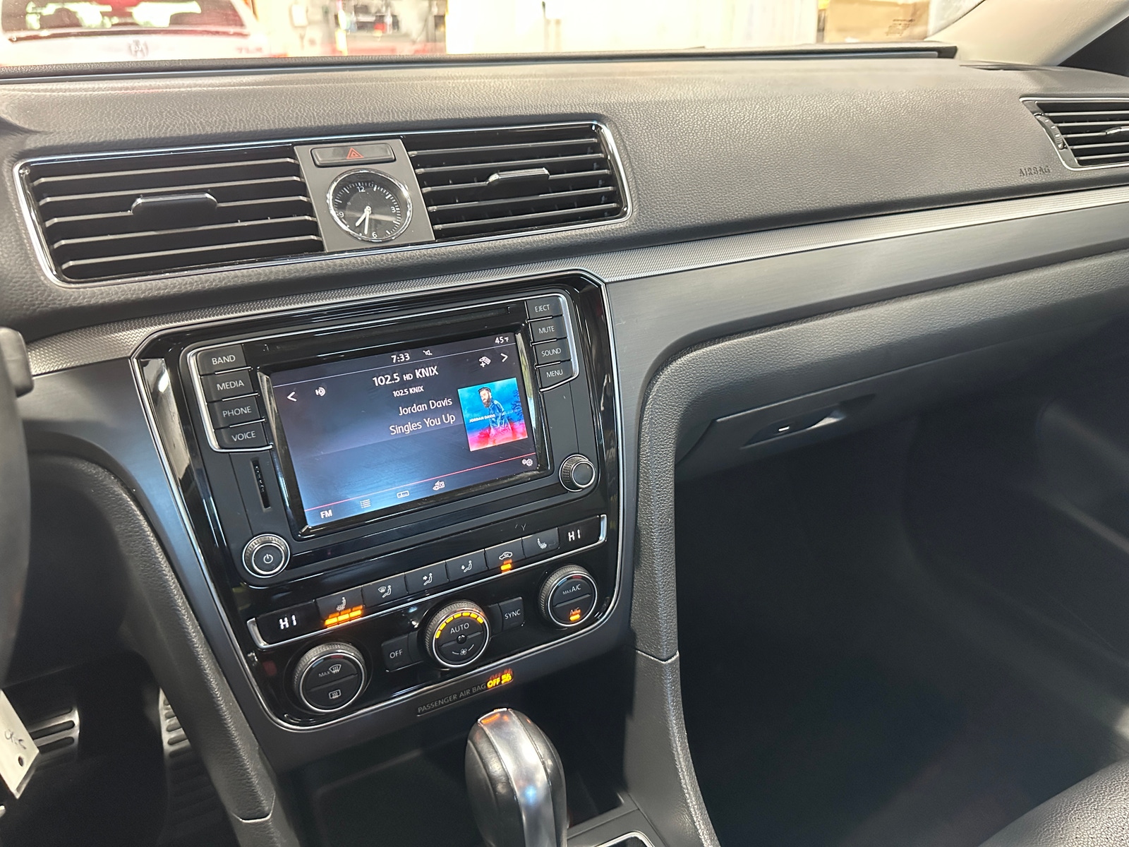 Thumbnail: 2017 Volkswagen Passat - 3