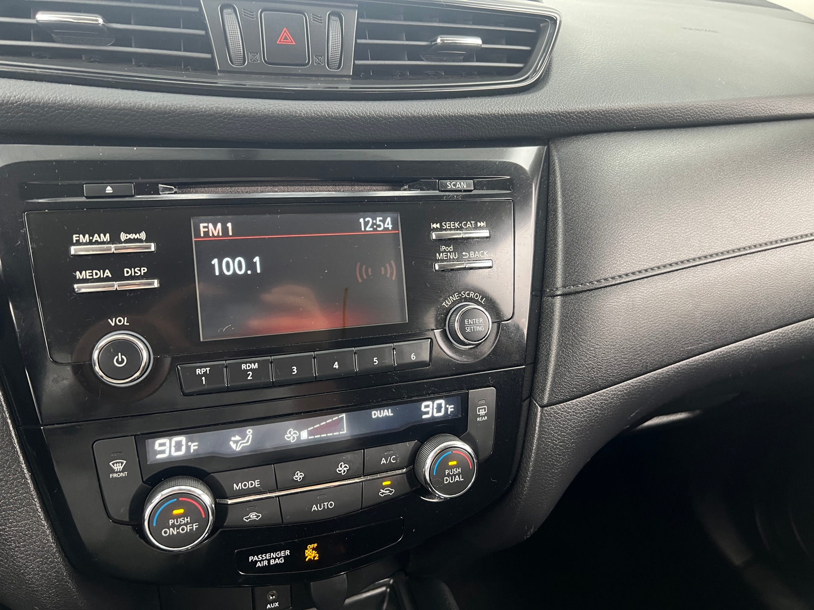 Thumbnail: 2017 Nissan Rogue - 4