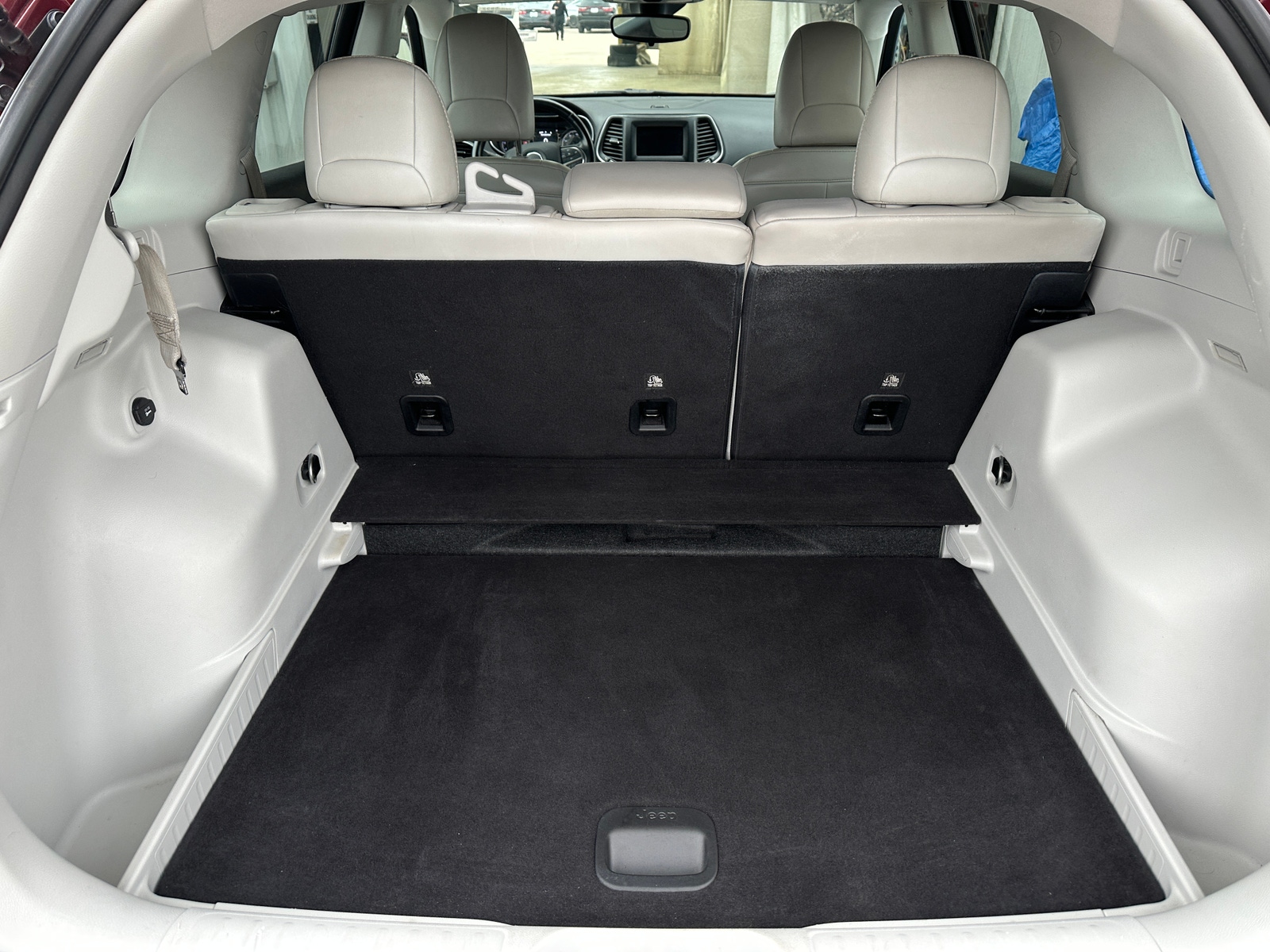 Thumbnail: 2021 Jeep Cherokee - 6