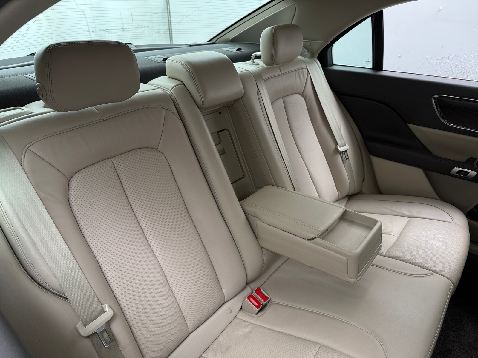 Thumbnail: 2017 Lincoln Continental - 5