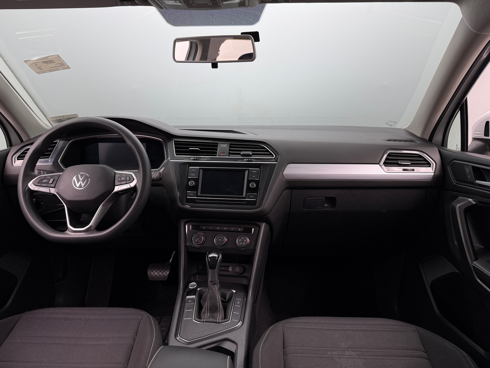 Thumbnail: 2022 Volkswagen Tiguan - 3