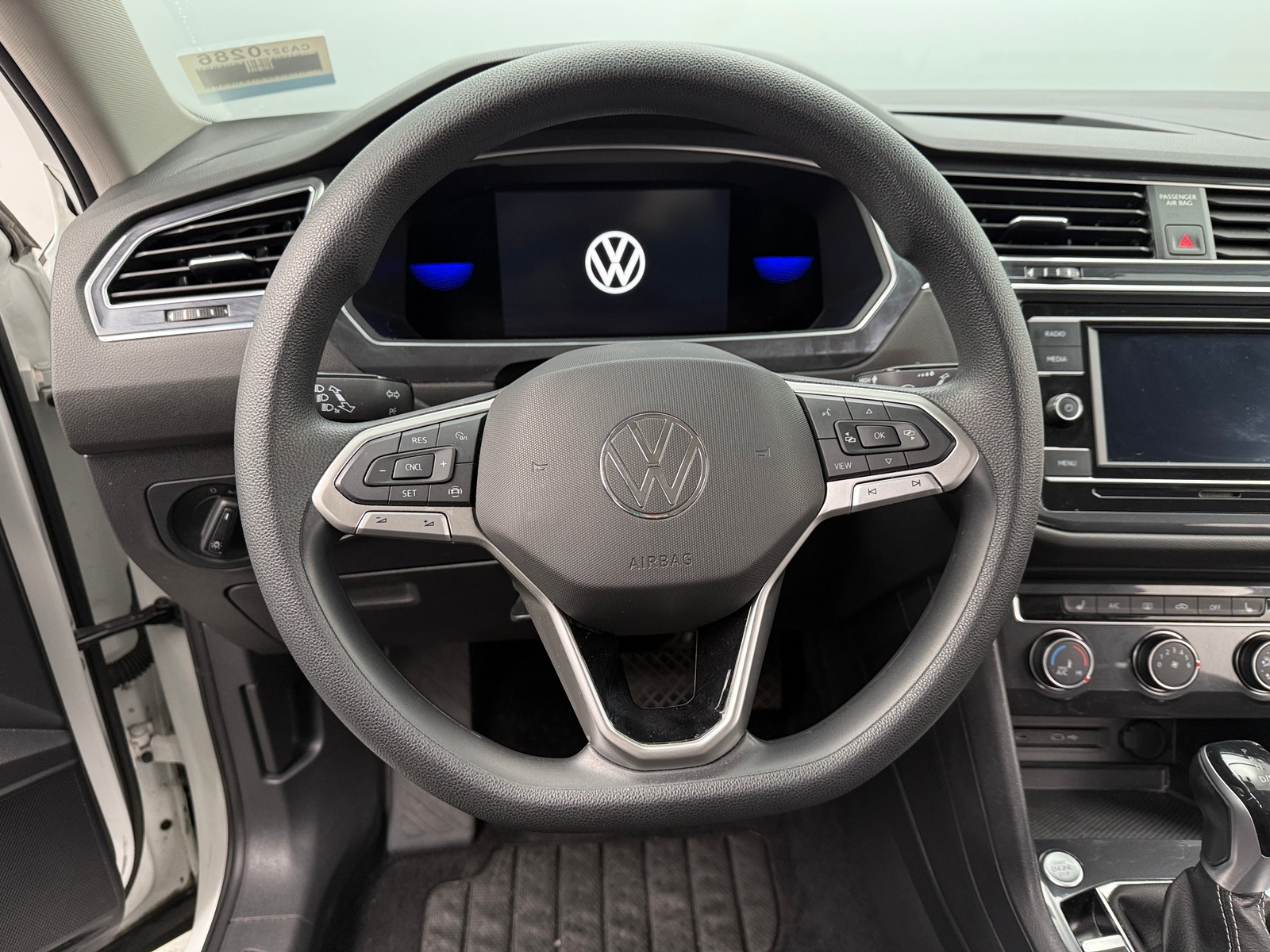 Thumbnail: 2022 Volkswagen Tiguan - 5