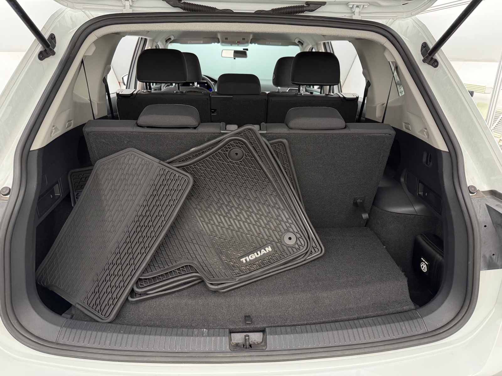 Thumbnail: 2022 Volkswagen Tiguan - 7