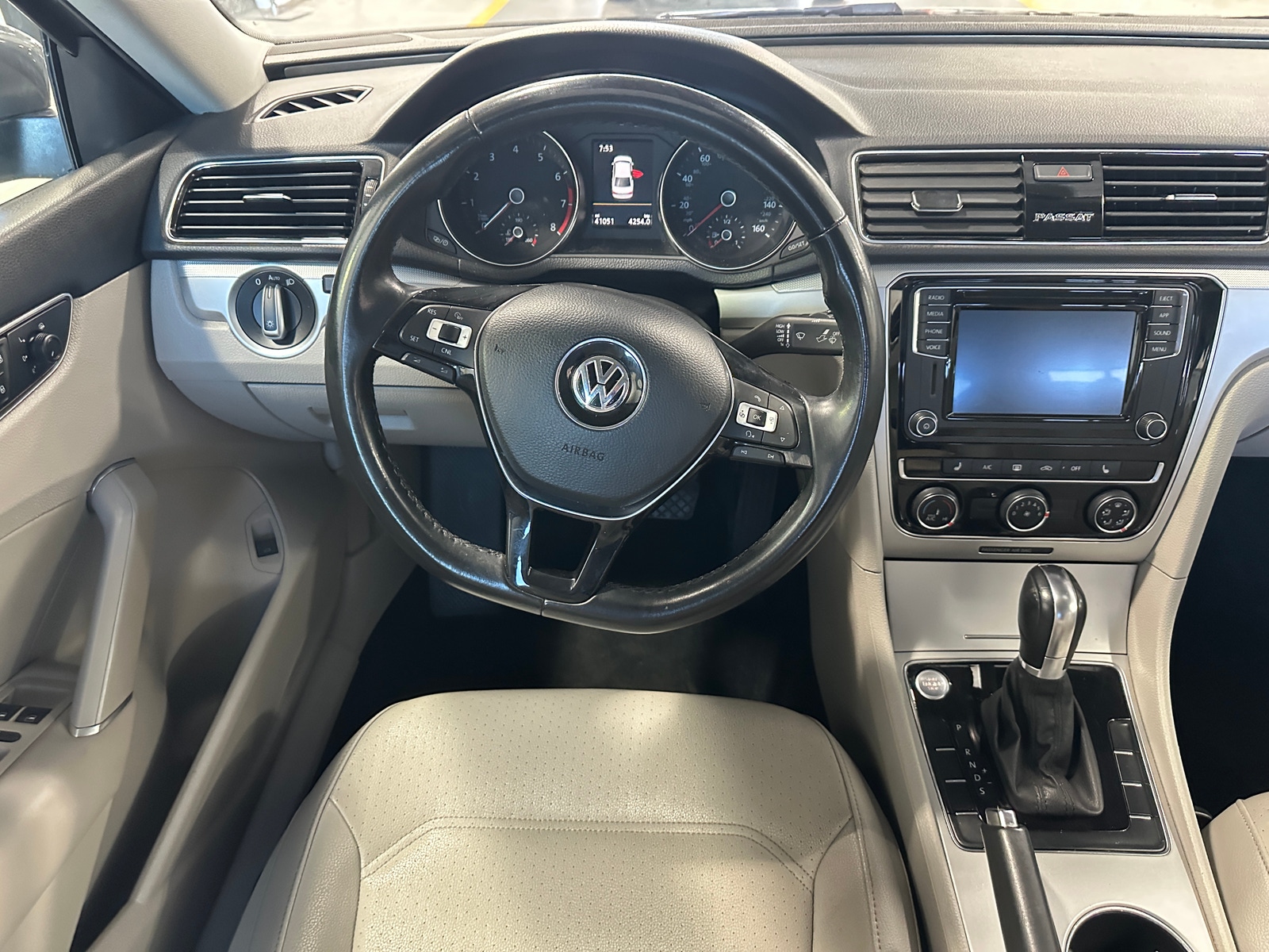 Thumbnail: 2019 Volkswagen Passat - 4