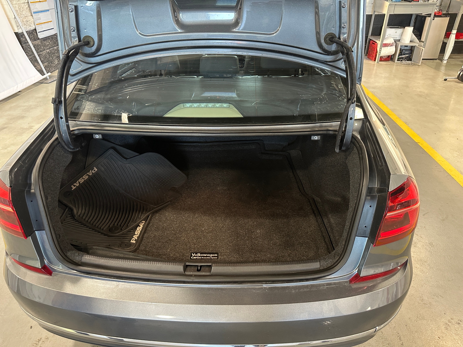 Thumbnail: 2019 Volkswagen Passat - 6