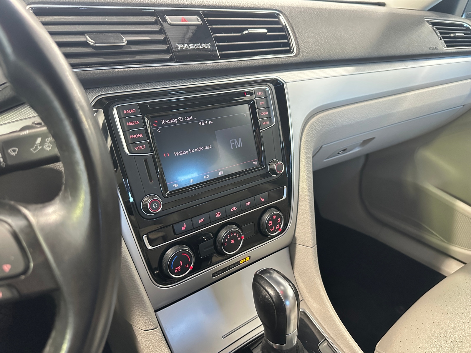 Thumbnail: 2019 Volkswagen Passat - 3