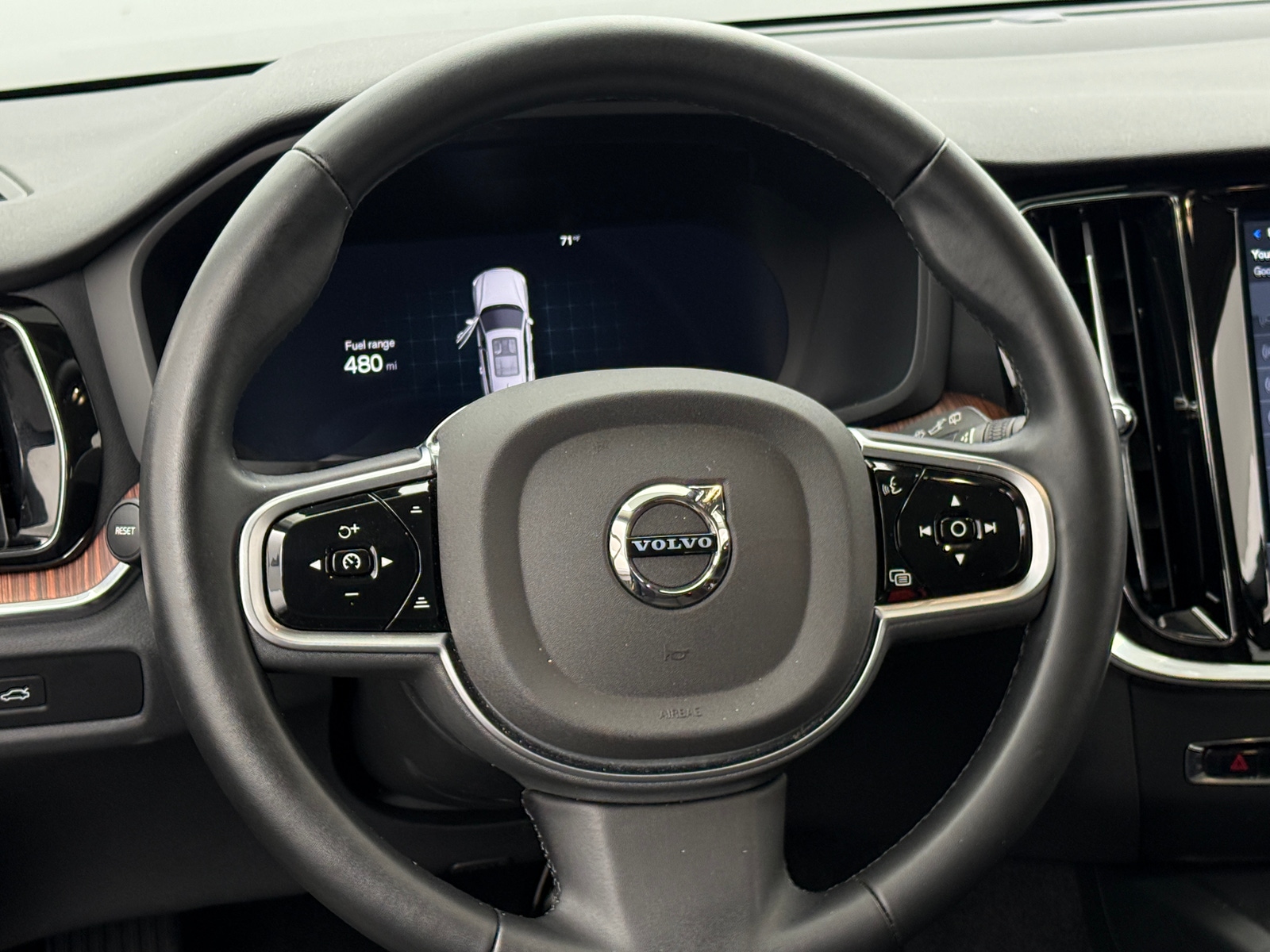 Thumbnail: 2025 Volvo V60 - 4