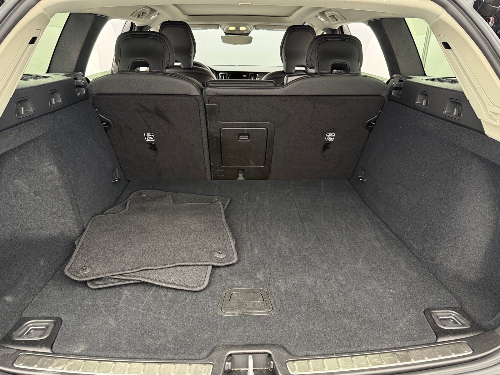 Thumbnail: 2025 Volvo V60 - 6