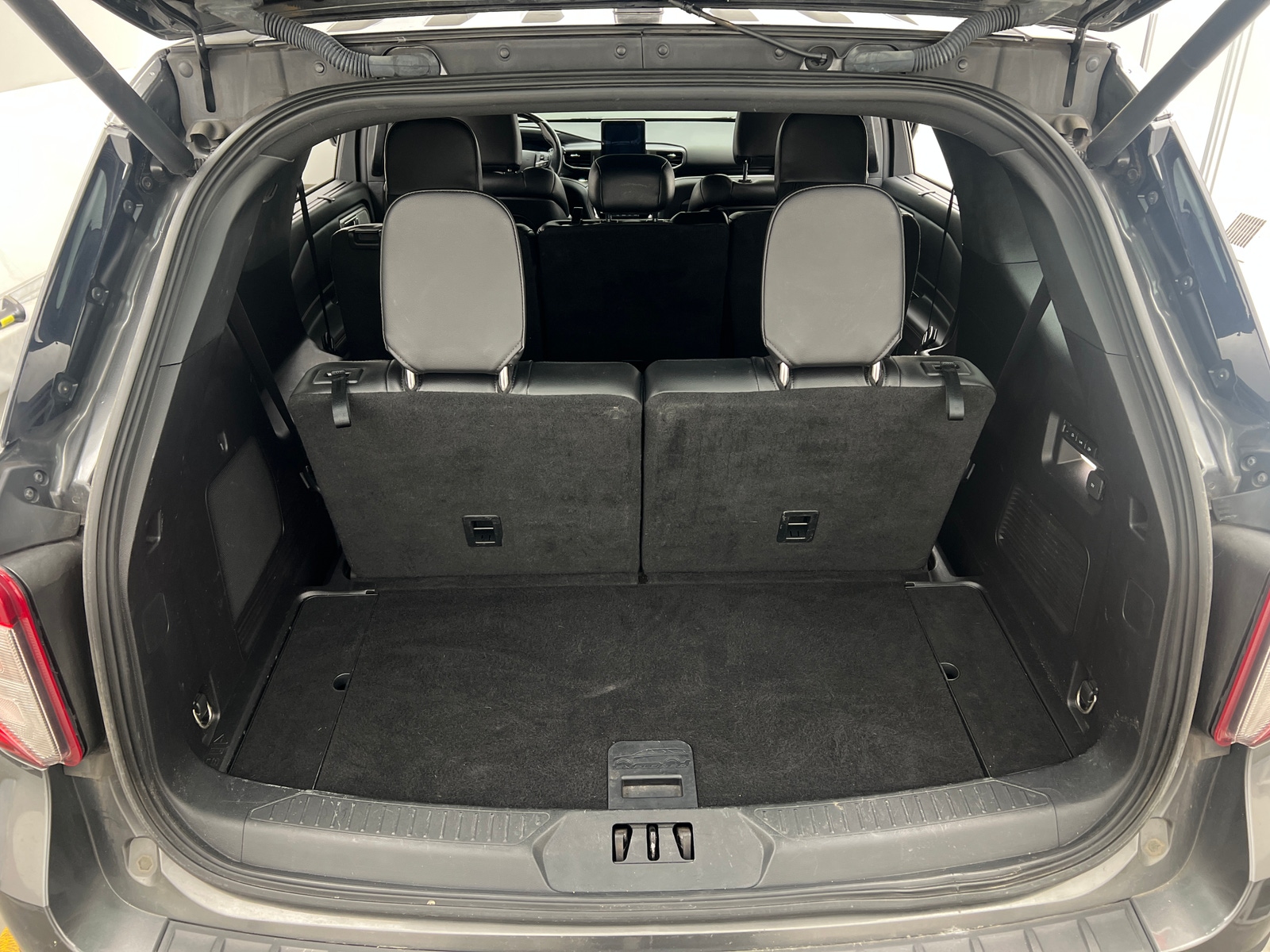 Thumbnail: 2020 Ford Explorer - 6