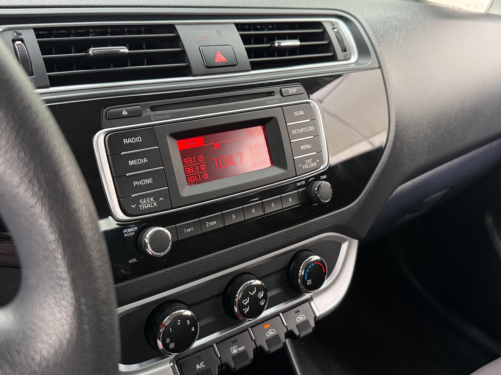 Thumbnail: 2016 Kia Rio - 4