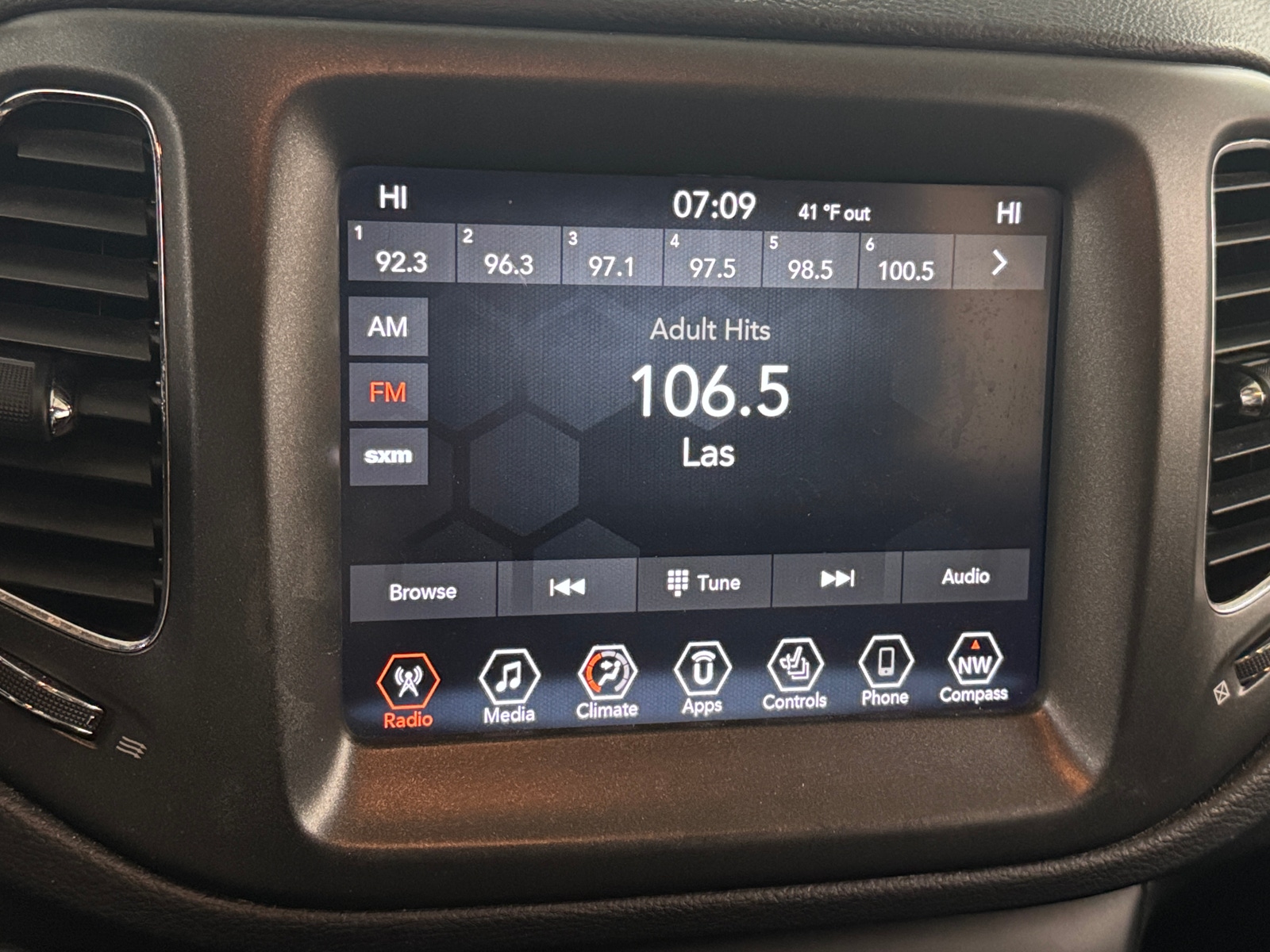 Thumbnail: 2019 Jeep Compass - 3