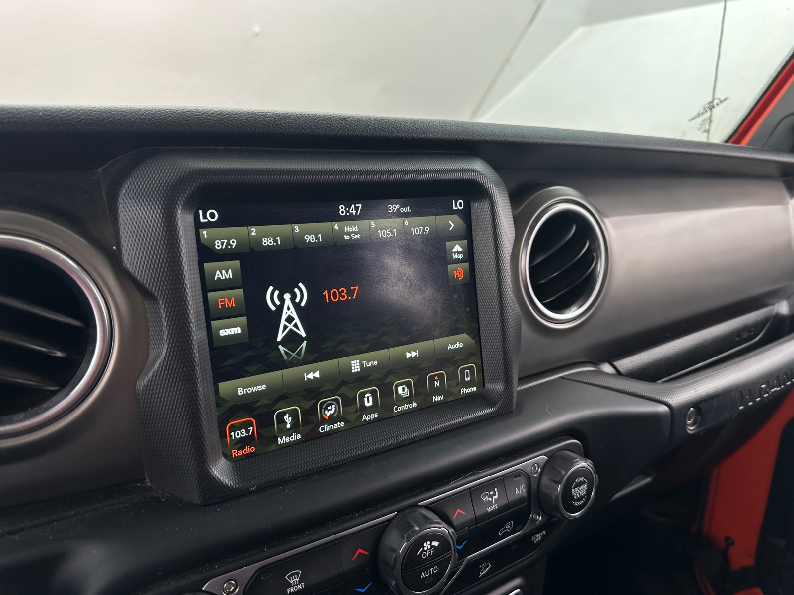 Thumbnail: 2019 Jeep Wrangler - 4