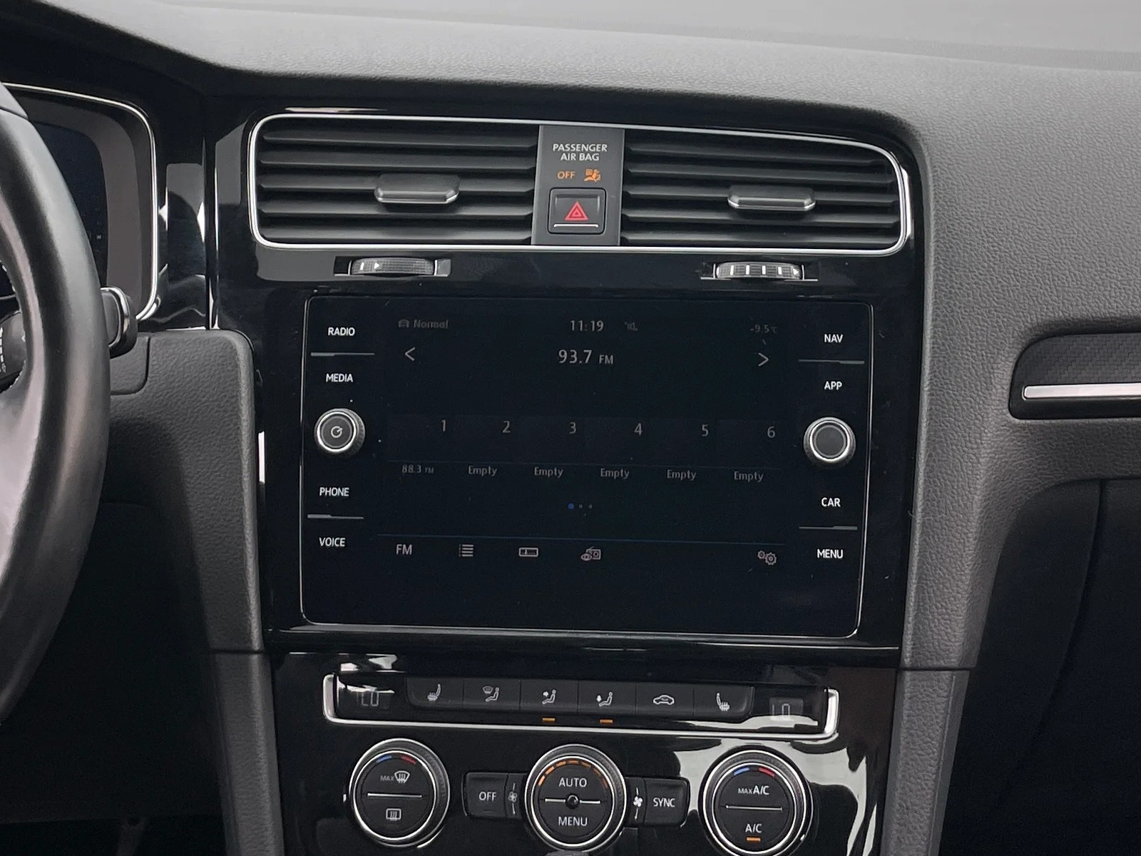 Thumbnail: 2018 Volkswagen Golf - 3