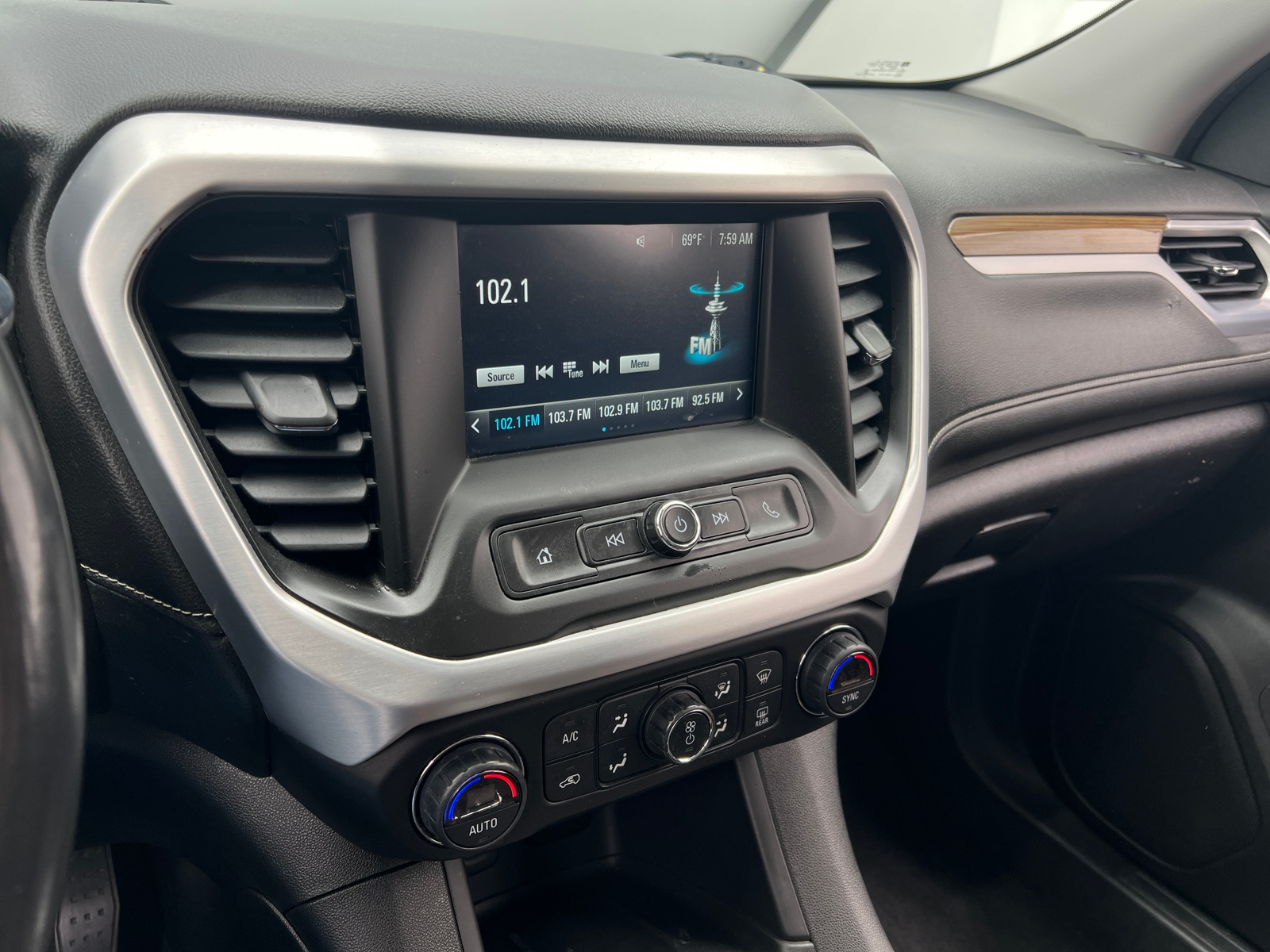 Thumbnail: 2017 GMC Acadia - 4