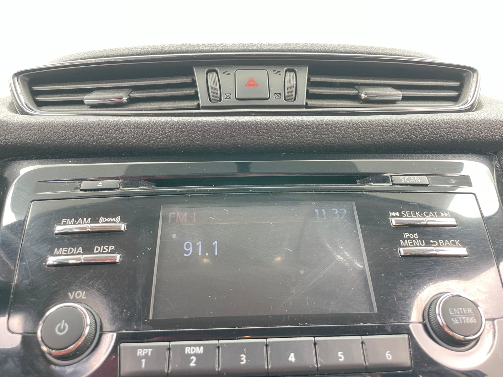 Thumbnail: 2017 Nissan Rogue - 4