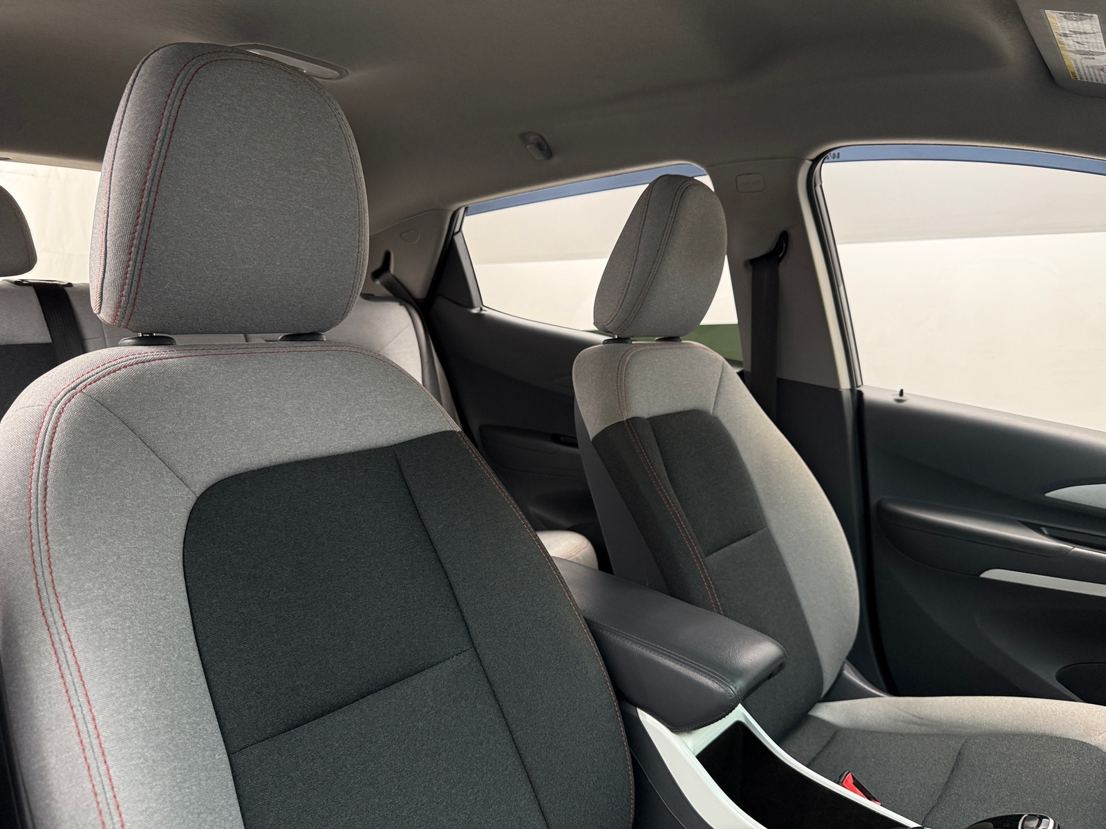 Thumbnail: 2017 Chevrolet Bolt EV - 2