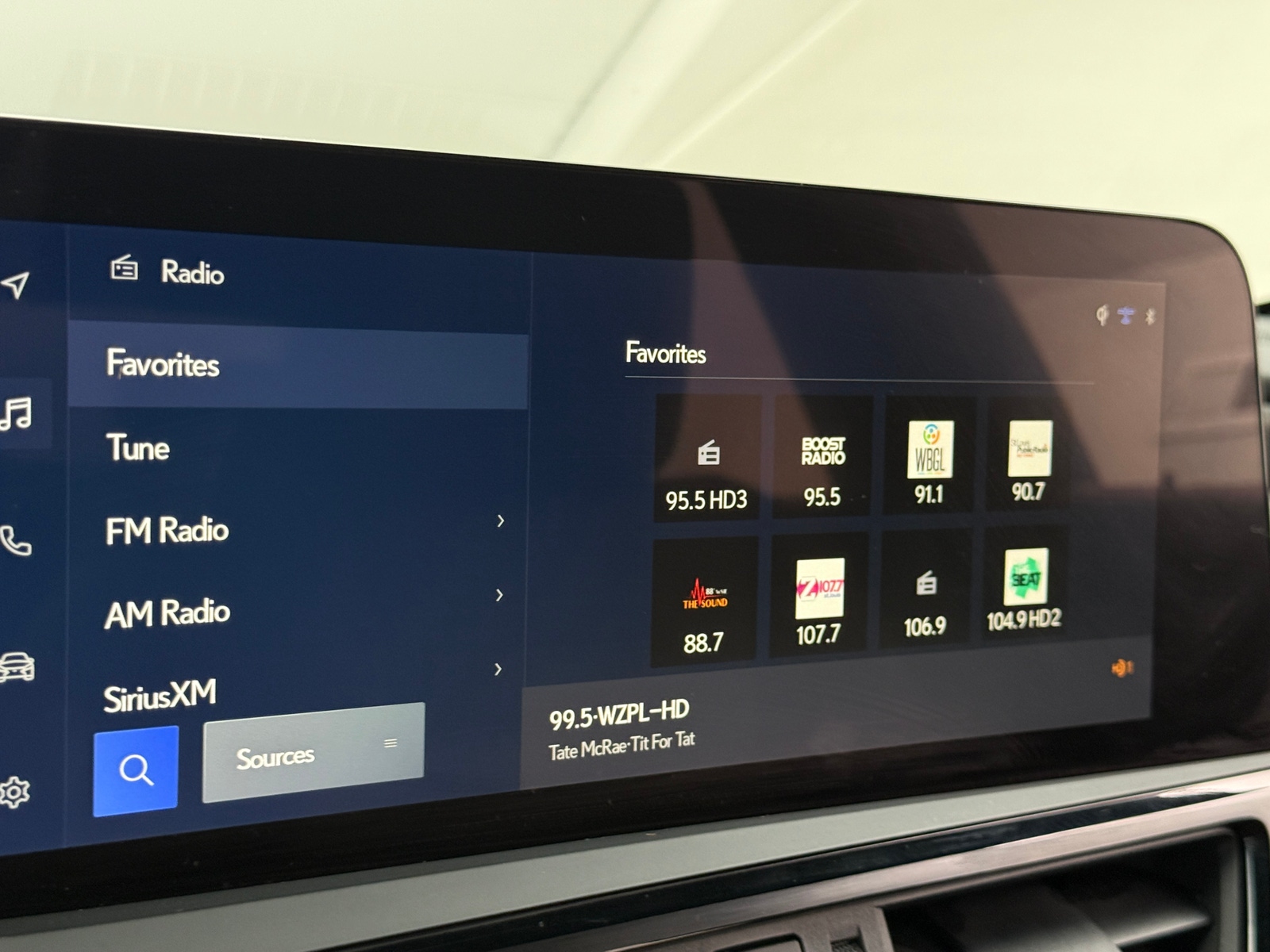 Thumbnail: 2023 Lexus ES - 3