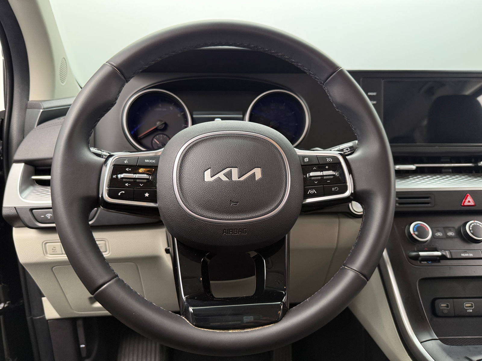 Thumbnail: 2024 Kia Carnival - 4