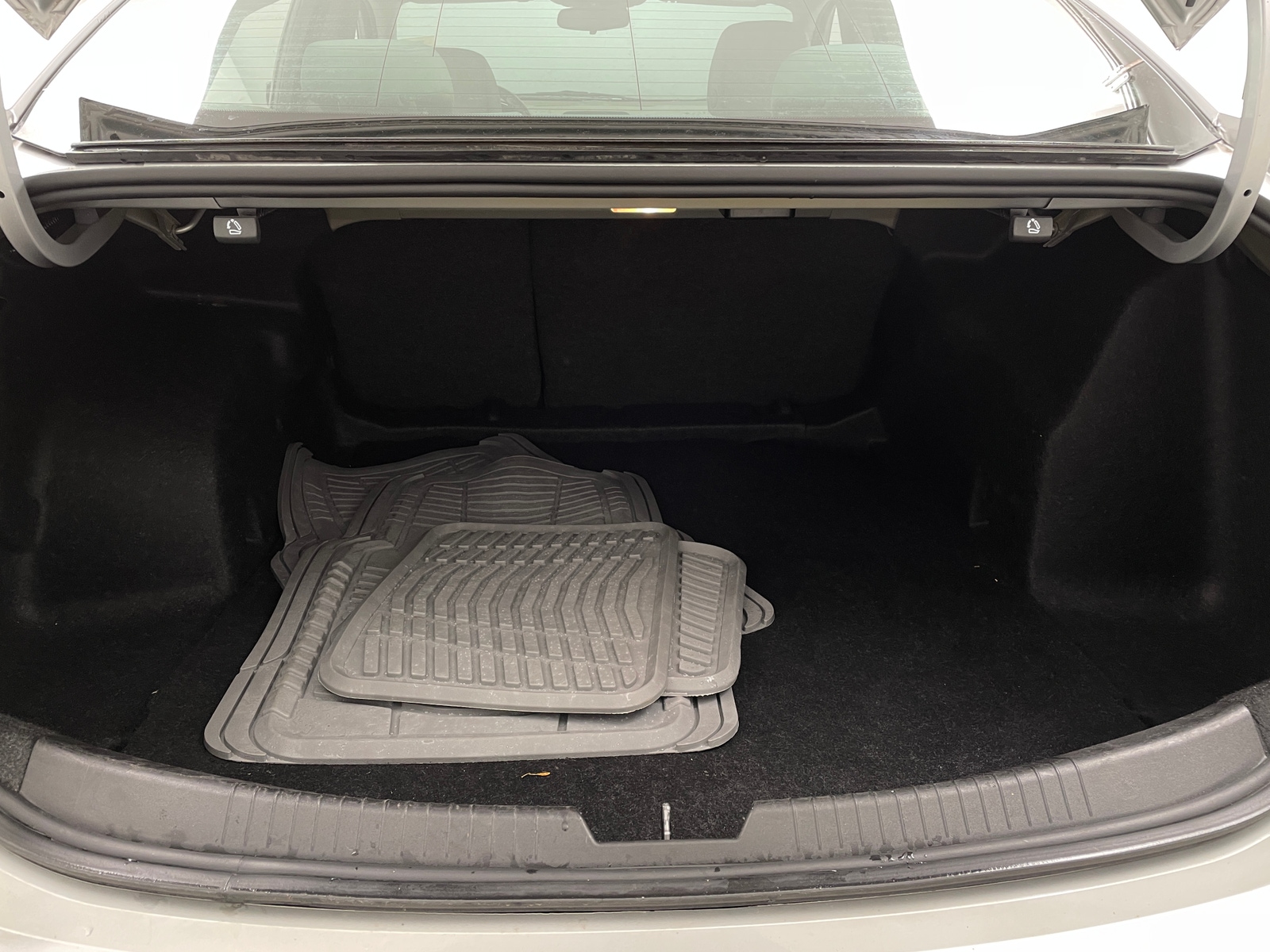 Thumbnail: 2018 Chevrolet Malibu - 7