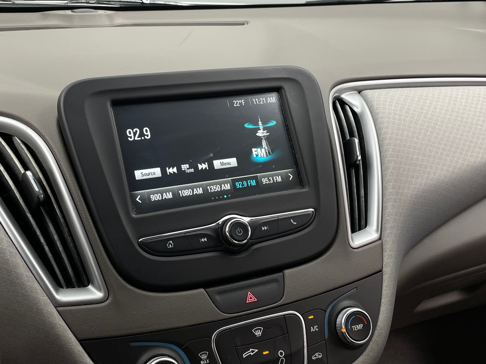 Thumbnail: 2018 Chevrolet Malibu - 4