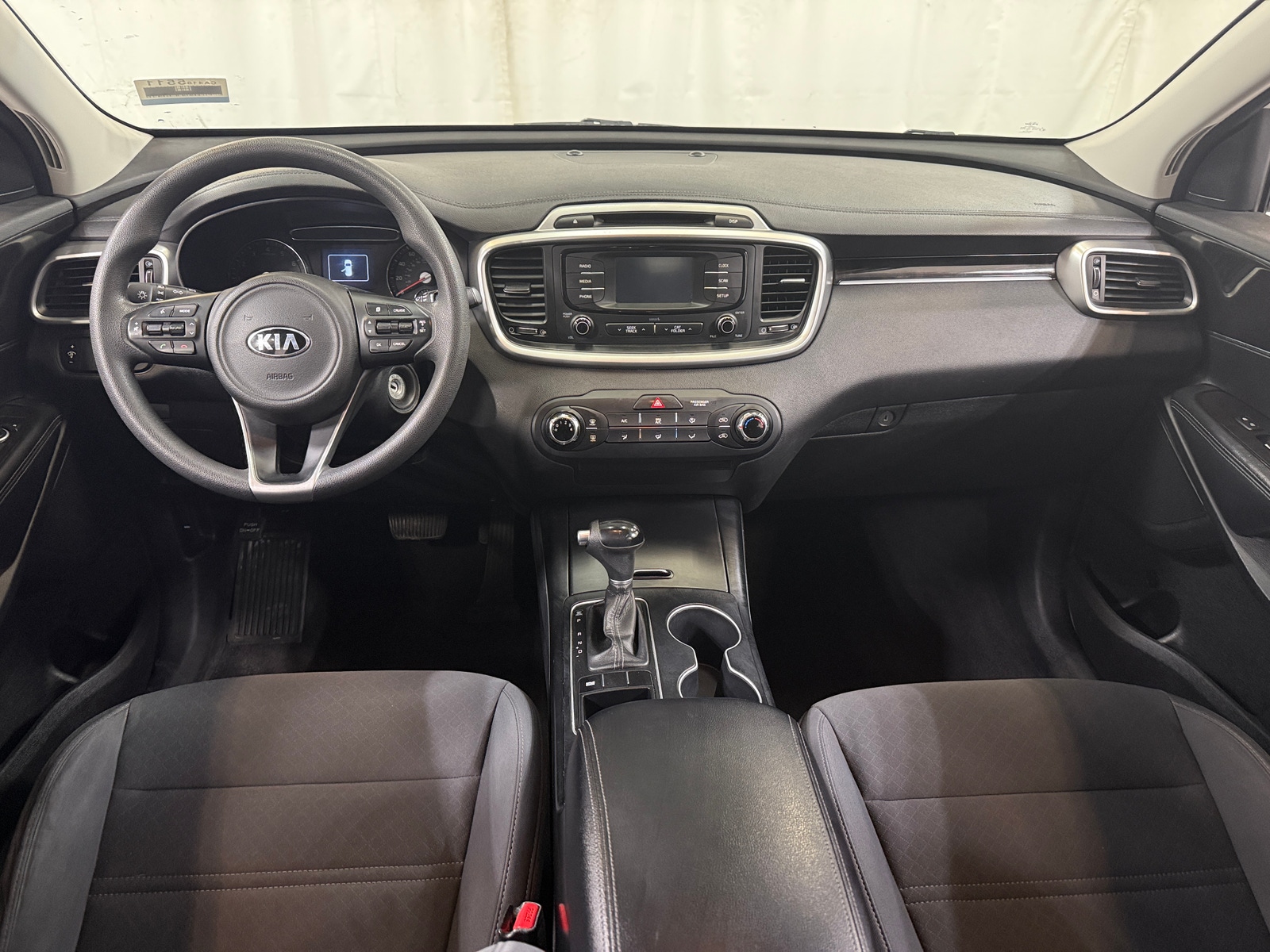 Thumbnail: 2017 Kia Sorento - 3