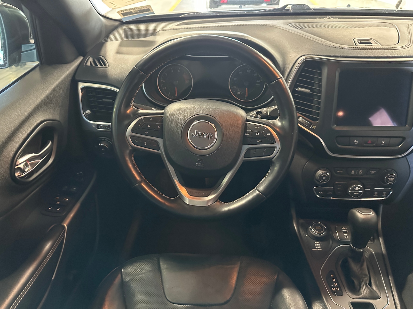 Thumbnail: 2021 Jeep Cherokee - 4