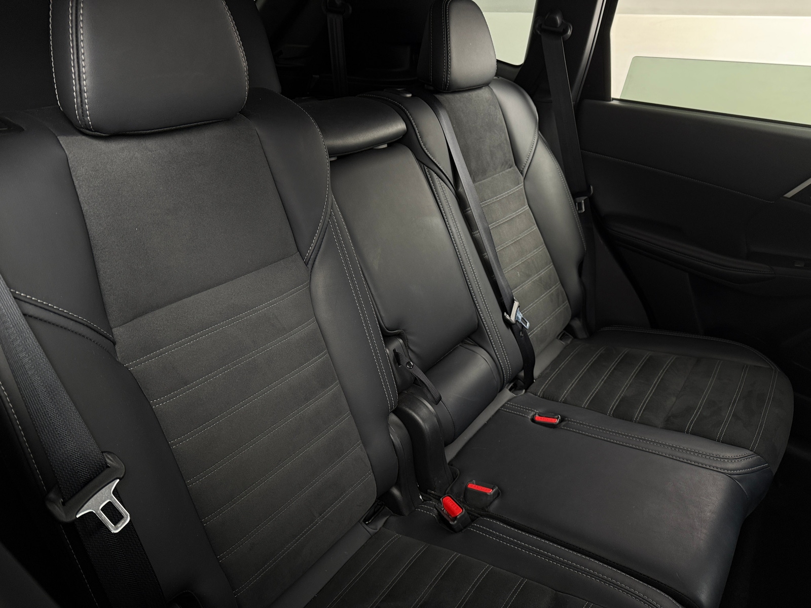 Thumbnail: 2024 Mitsubishi Outlander - 5