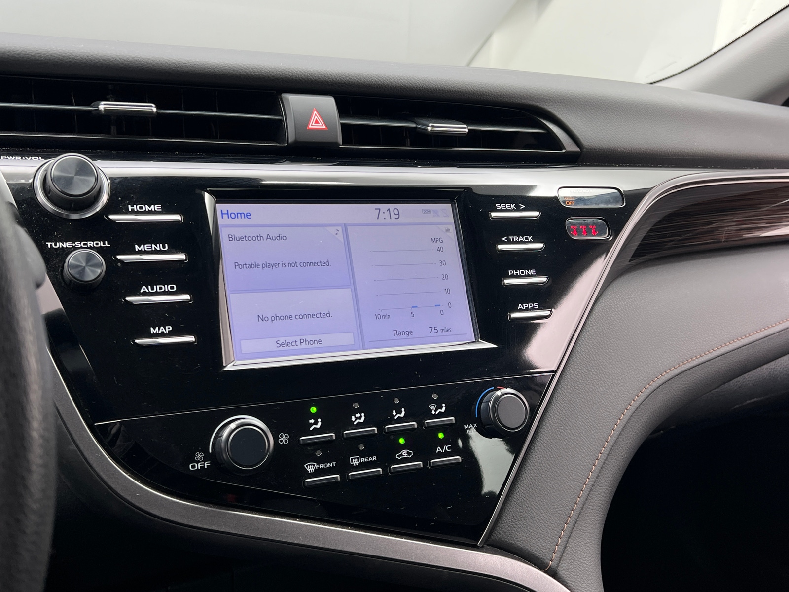 Thumbnail: 2019 Toyota Camry - 4