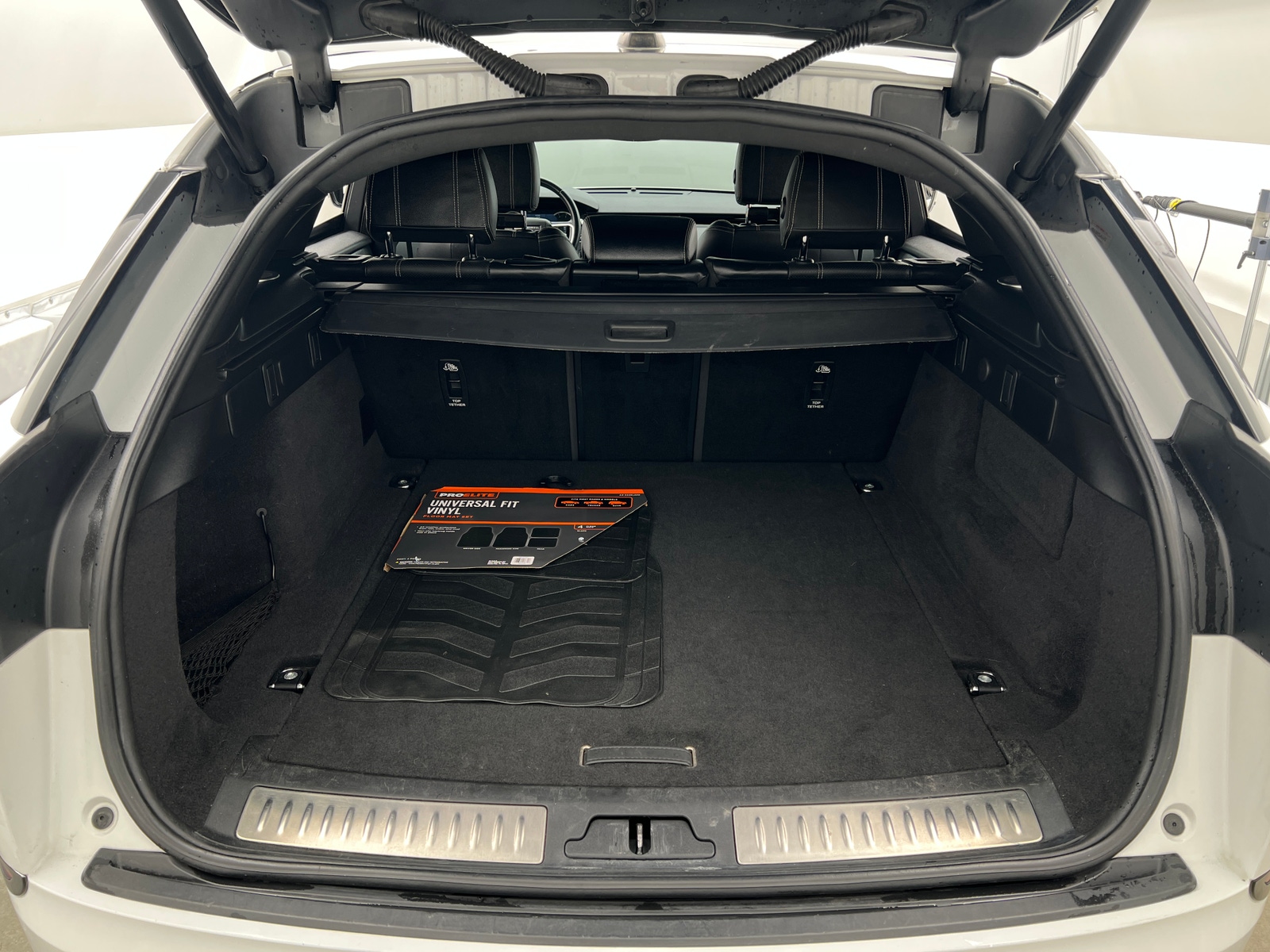 Thumbnail: 2022 Land Rover Range Rover Velar - 6