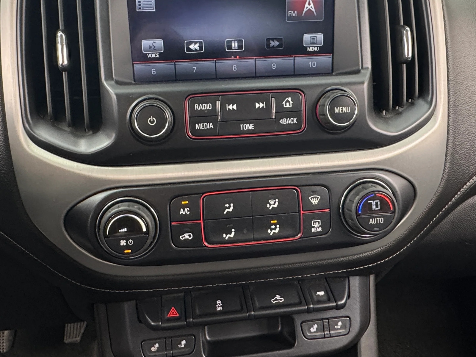 Thumbnail: 2015 GMC Canyon - 3