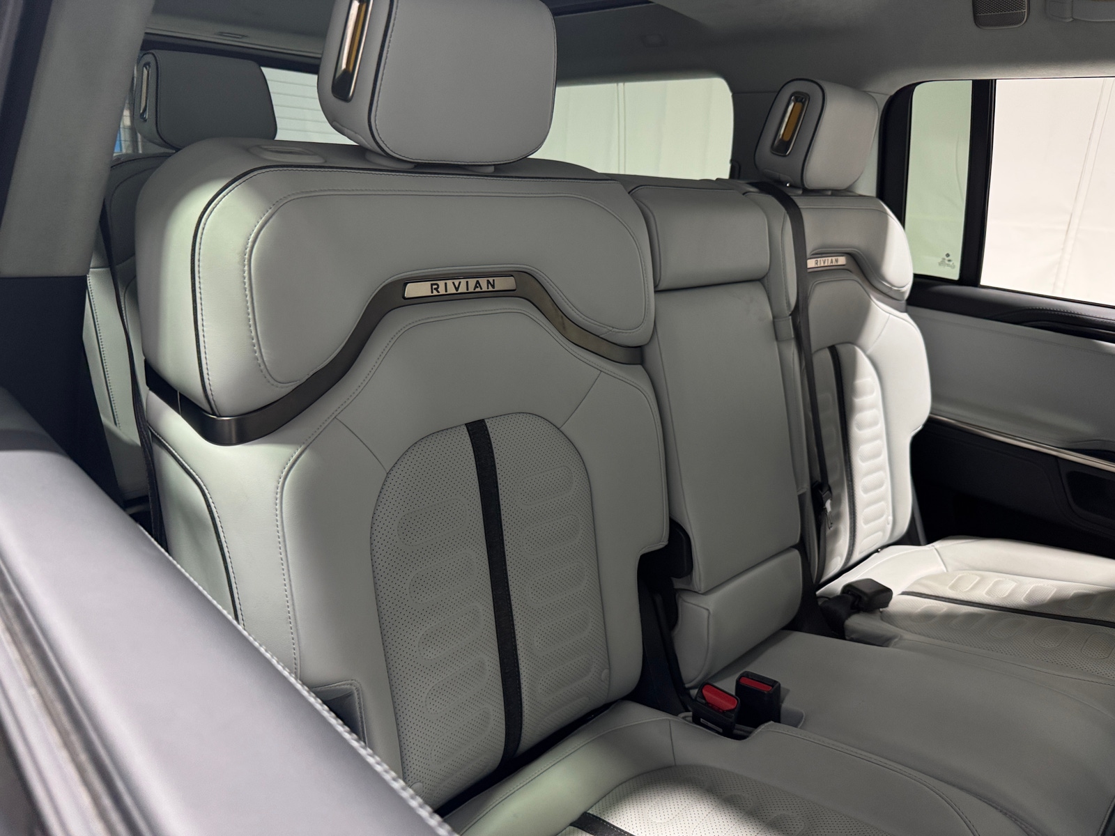 Thumbnail: 2023 Rivian R1S - 5