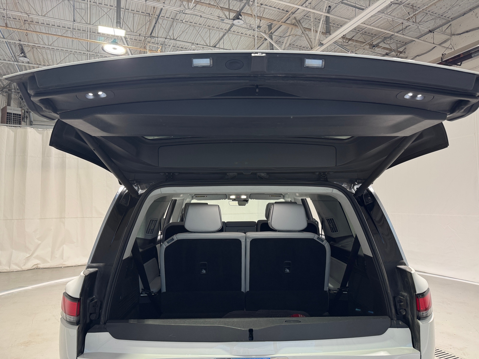 Thumbnail: 2023 Rivian R1S - 6