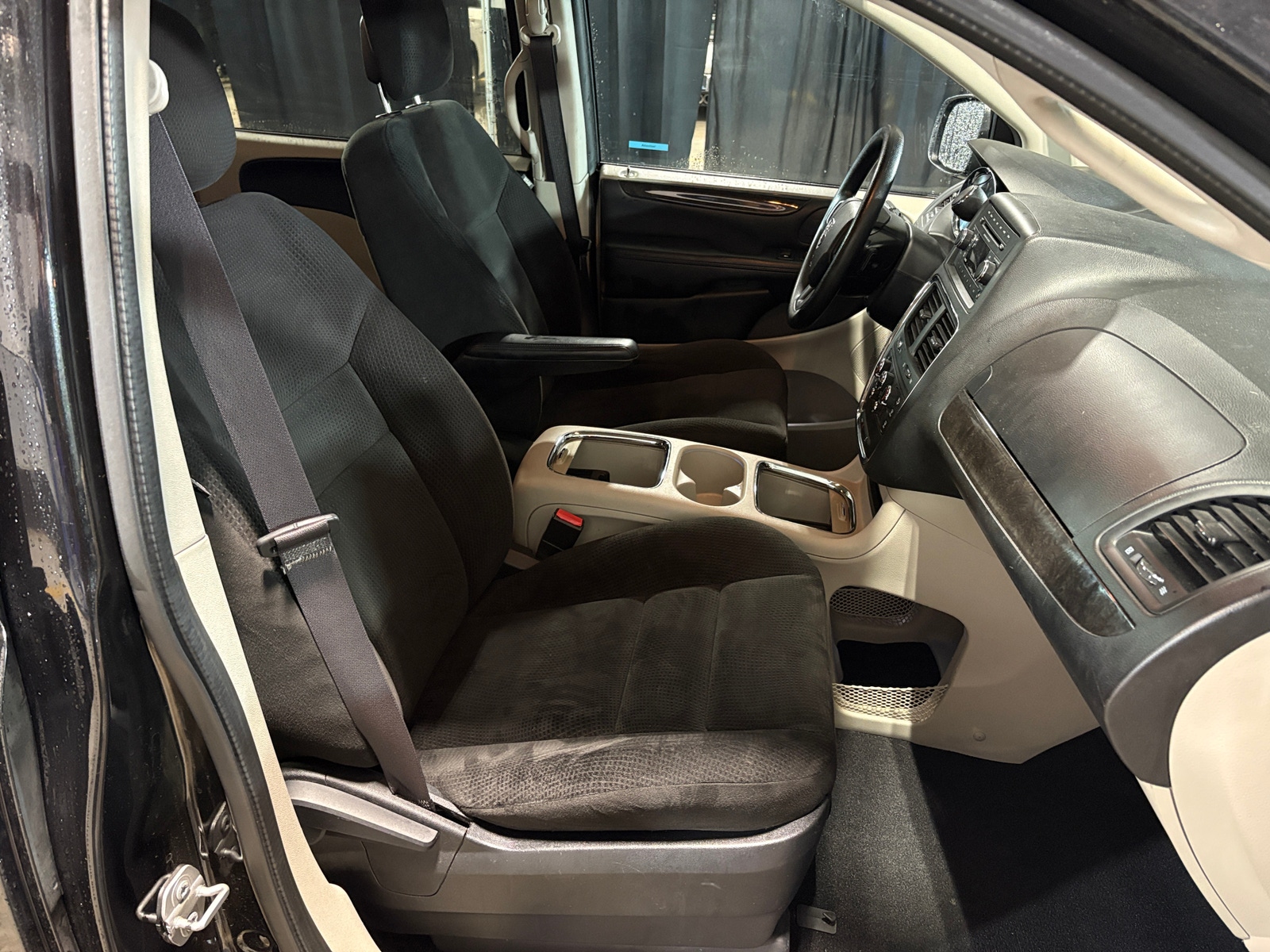 Thumbnail: 2016 Dodge Grand Caravan - 2